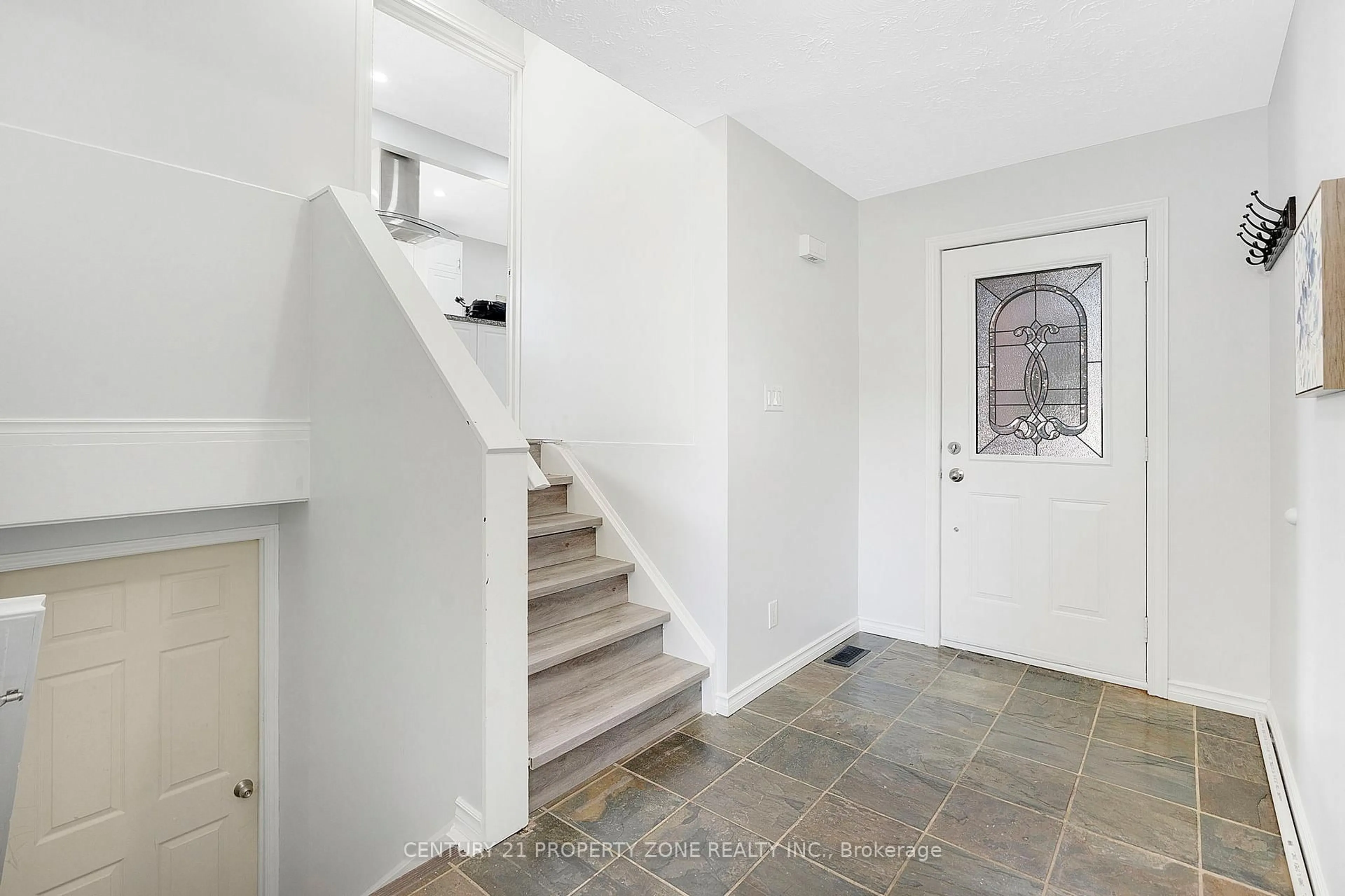 Indoor entryway for 39 Southview Cres, Cambridge Ontario N1P 1A3