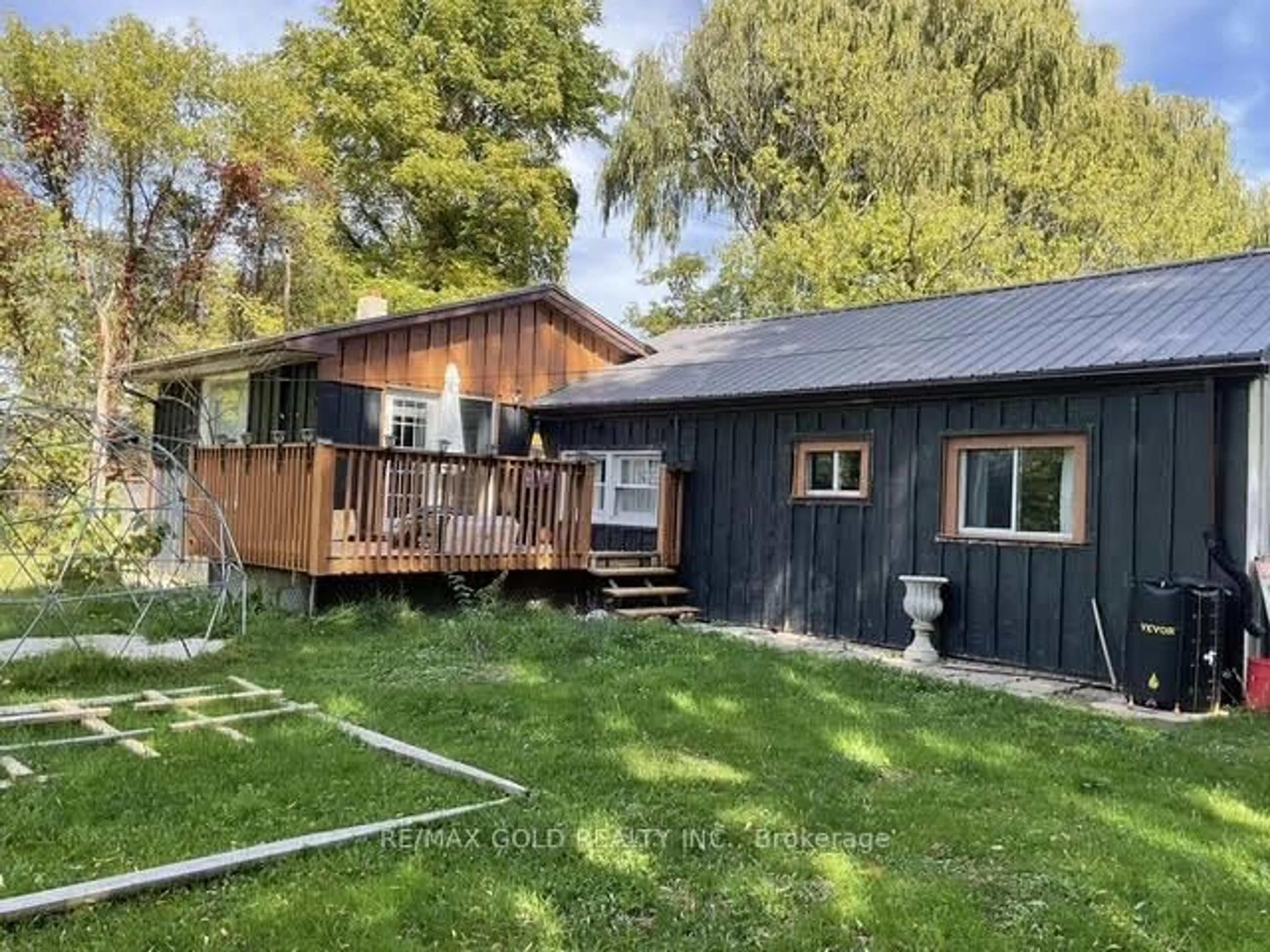 A pic from outside/outdoor area/front of a property/back of a property/a pic from drone, street for 1608 Highway 59, Norfolk Ontario N0E 1G0