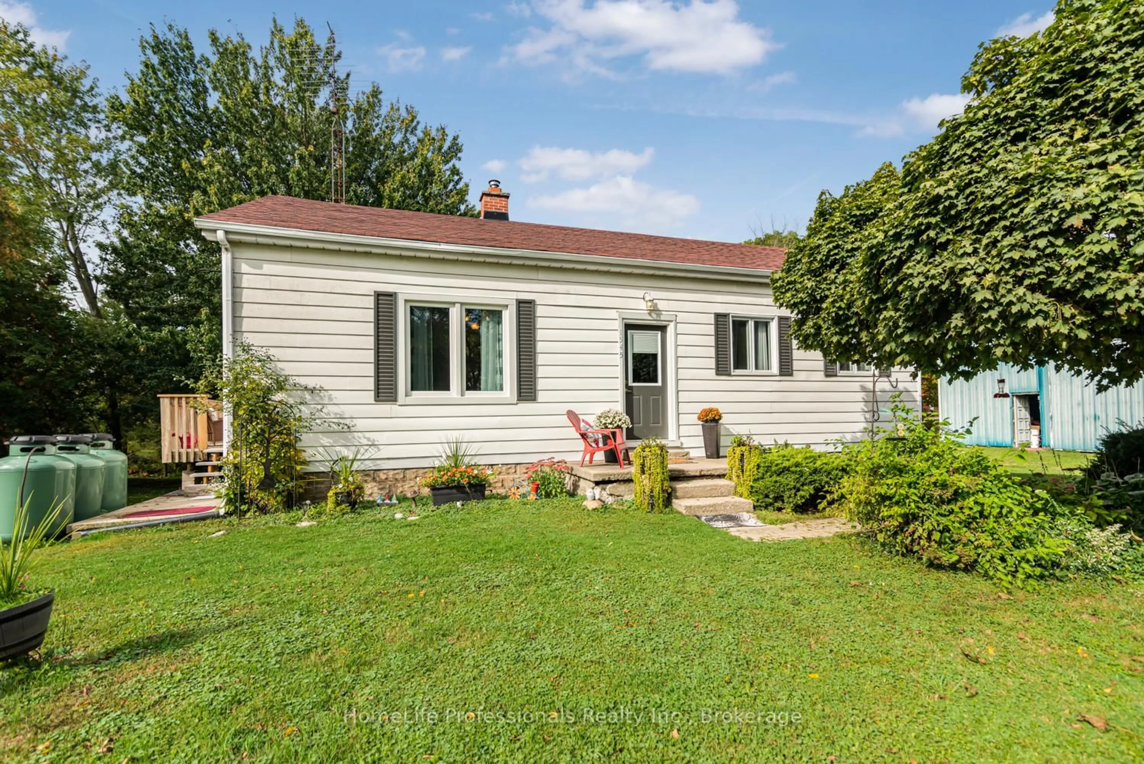 Home with vinyl exterior material, street for 1545 Brock Rd, Hamilton Ontario L9H 5E4