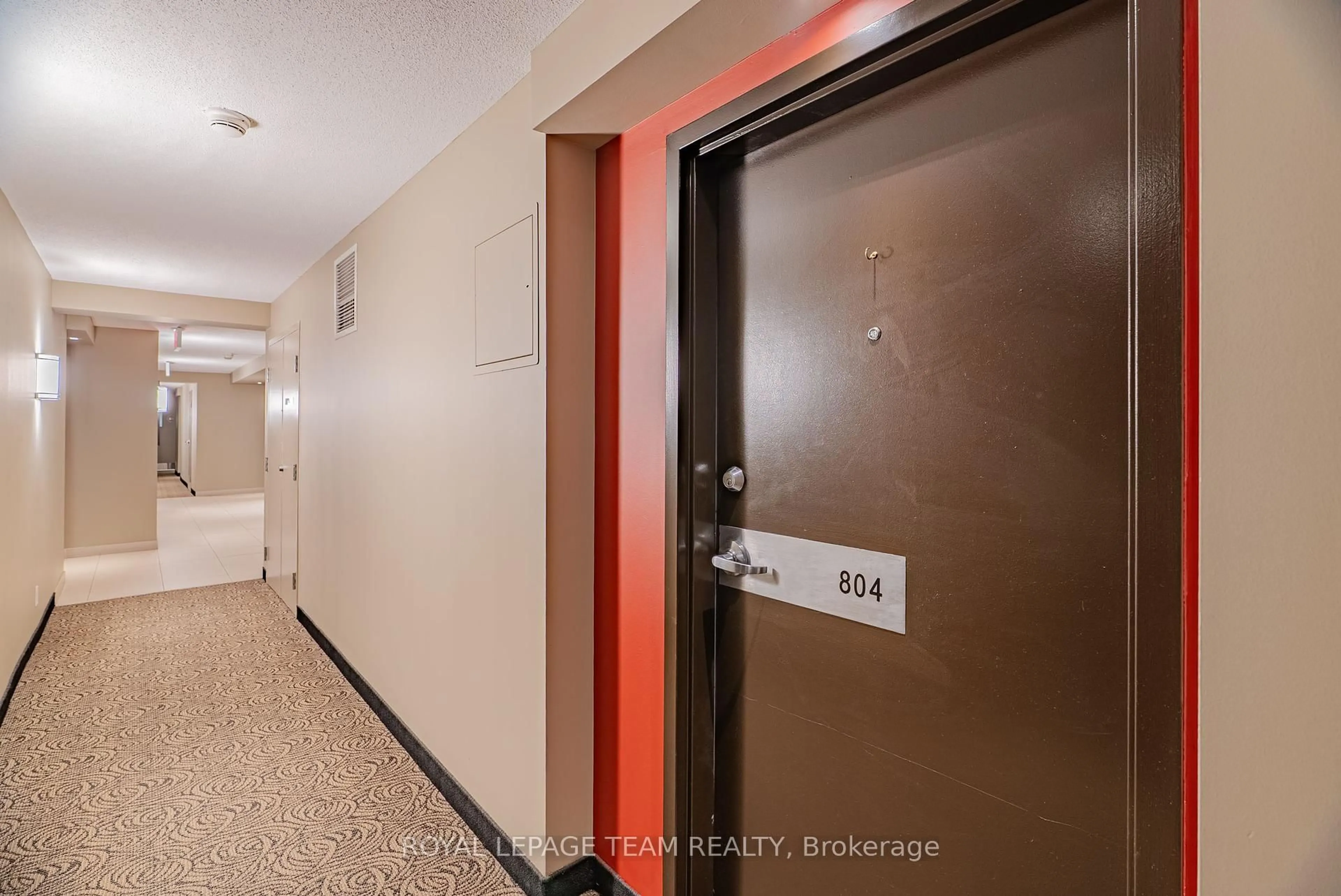 Indoor foyer for 138 SOMERSET St #804, Ottawa Ontario K2P 0A3