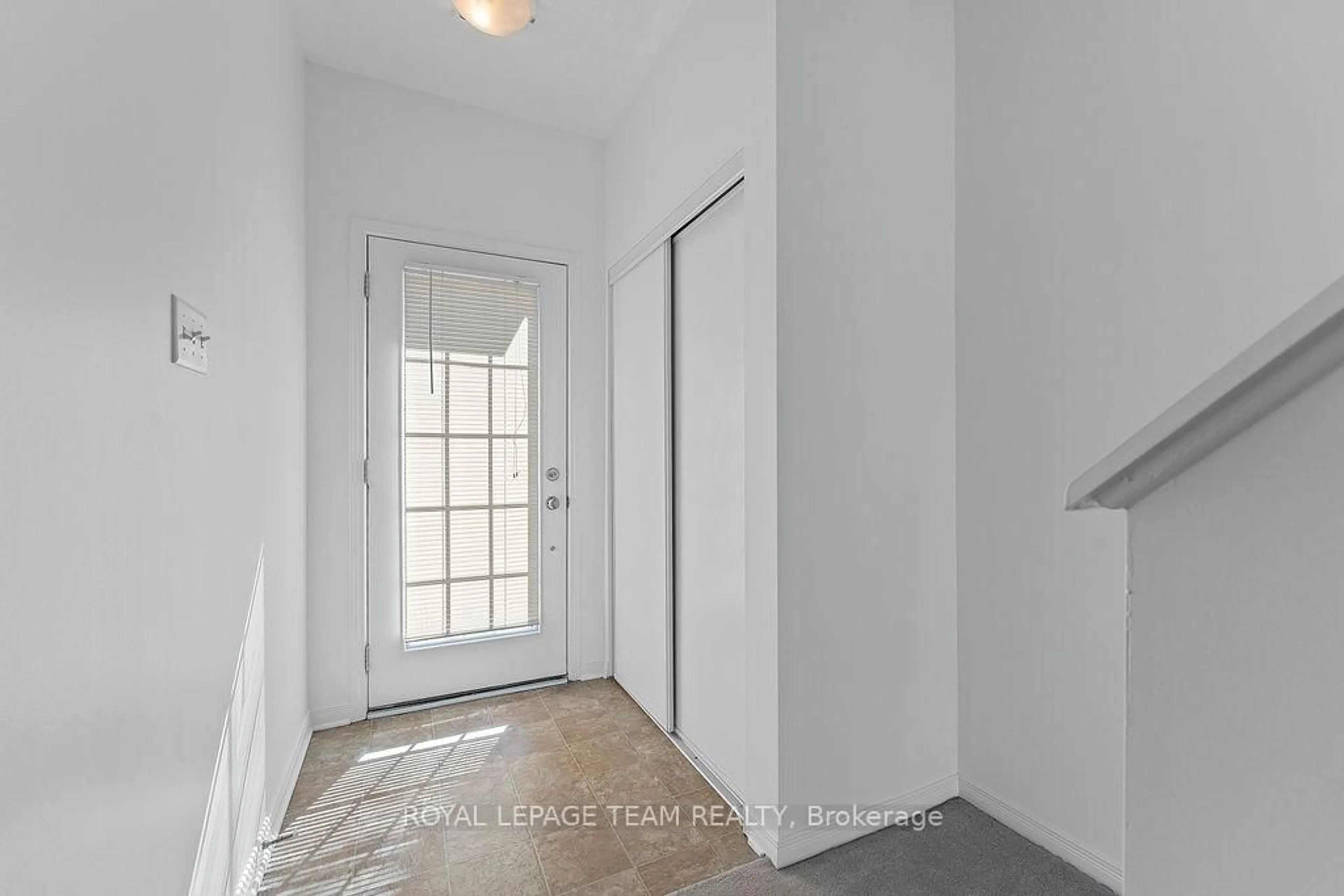 Indoor entryway for 538 Recolte Private, Ottawa Ontario K1E 0B4