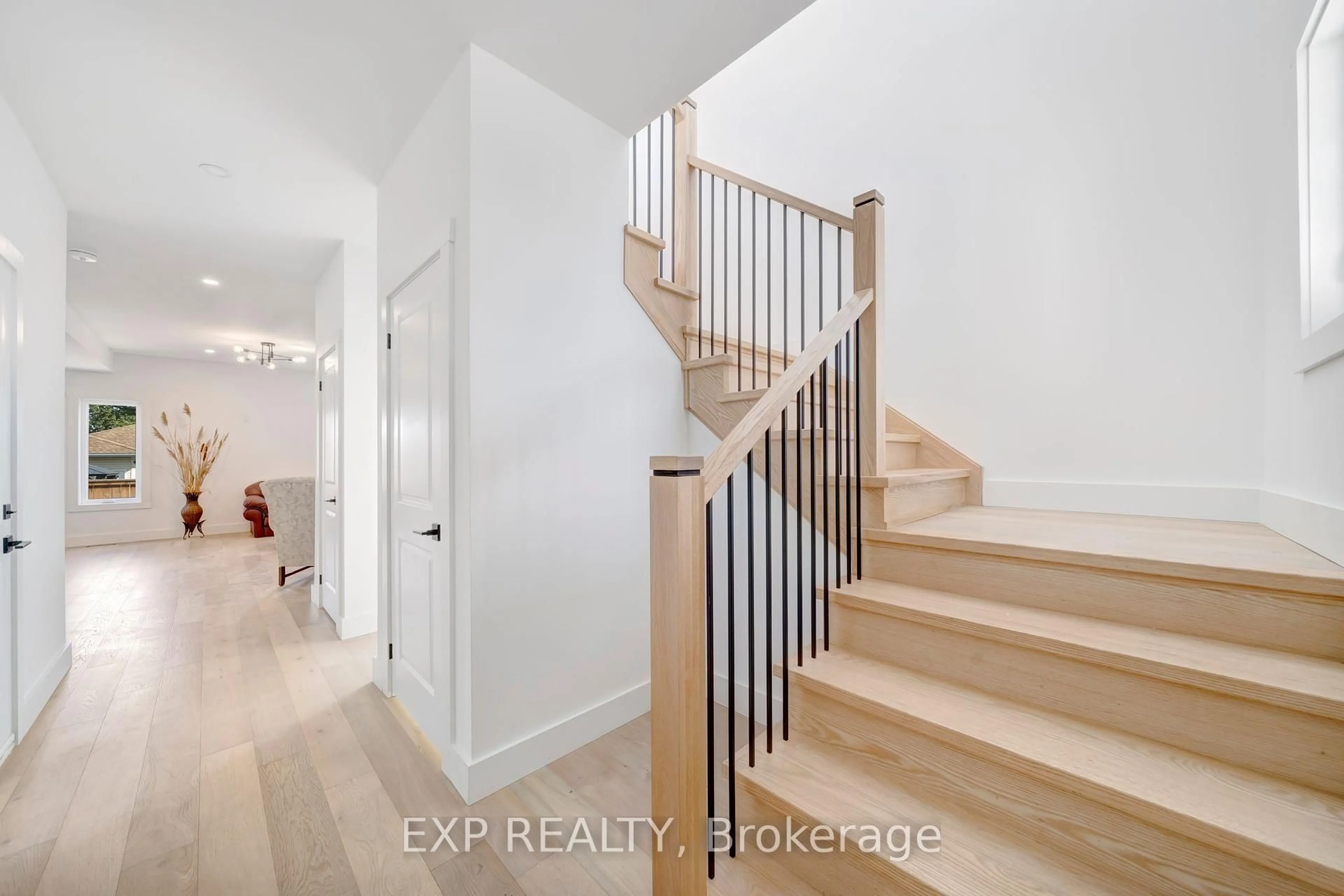 Stairs for 210 MORTON St, Thorold Ontario L2V 1C7