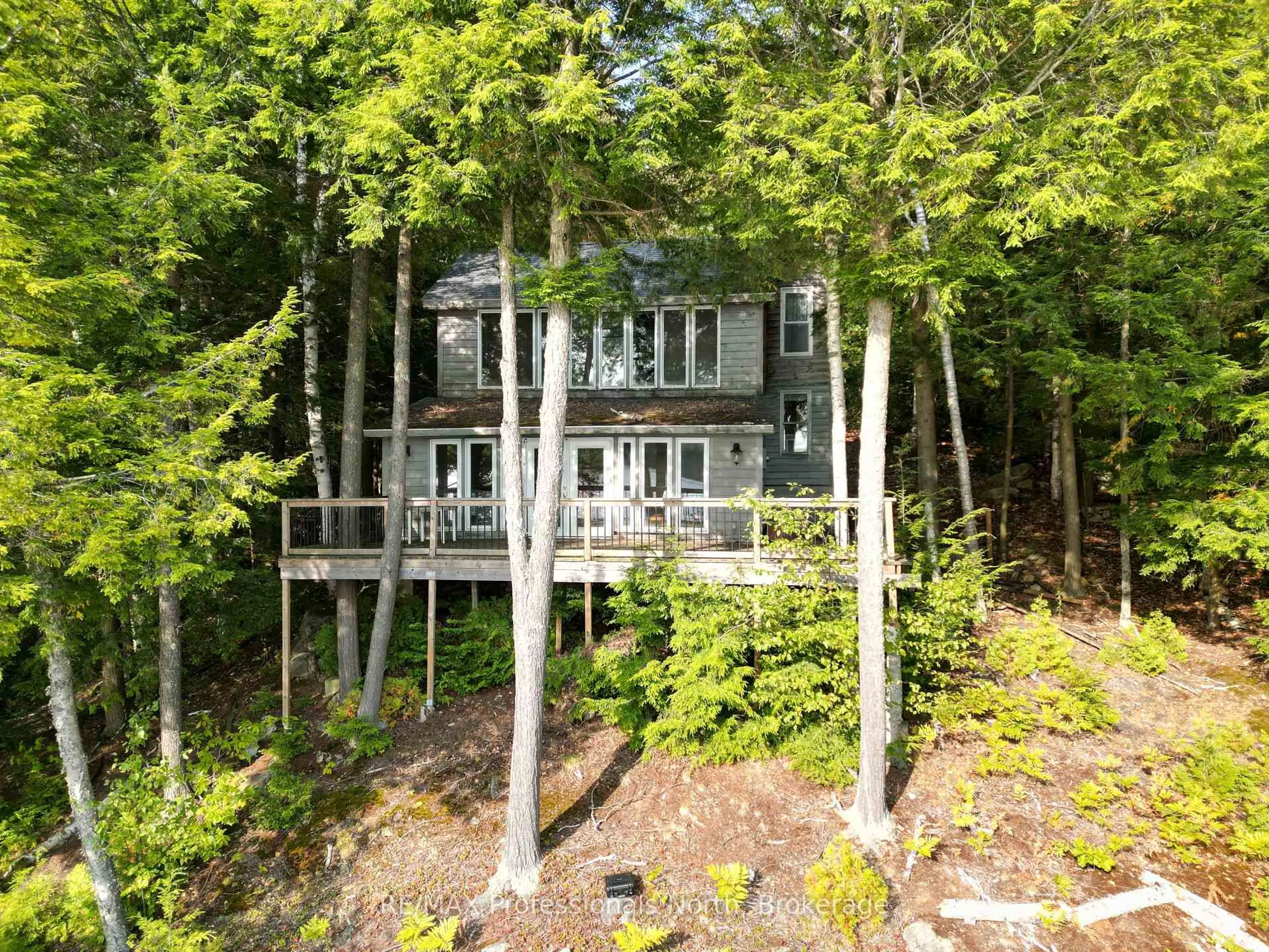 A pic from outside/outdoor area/front of a property/back of a property/a pic from drone, unknown for 1258 Betula Cres, Dysart et al Ontario K0L 1M1