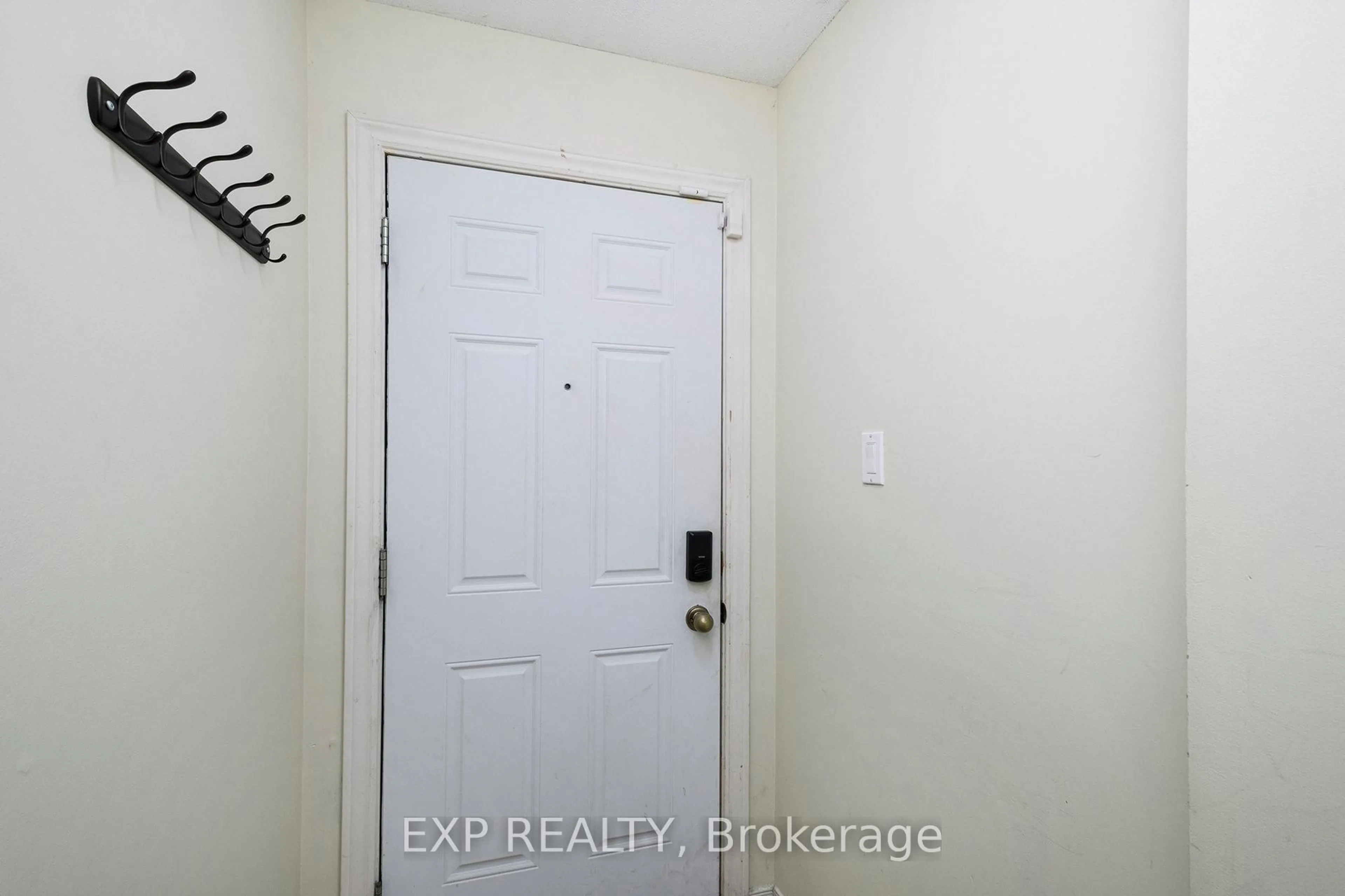 Indoor entryway for 1512 Walkley Rd #146, Ottawa Ontario K1V 2G5