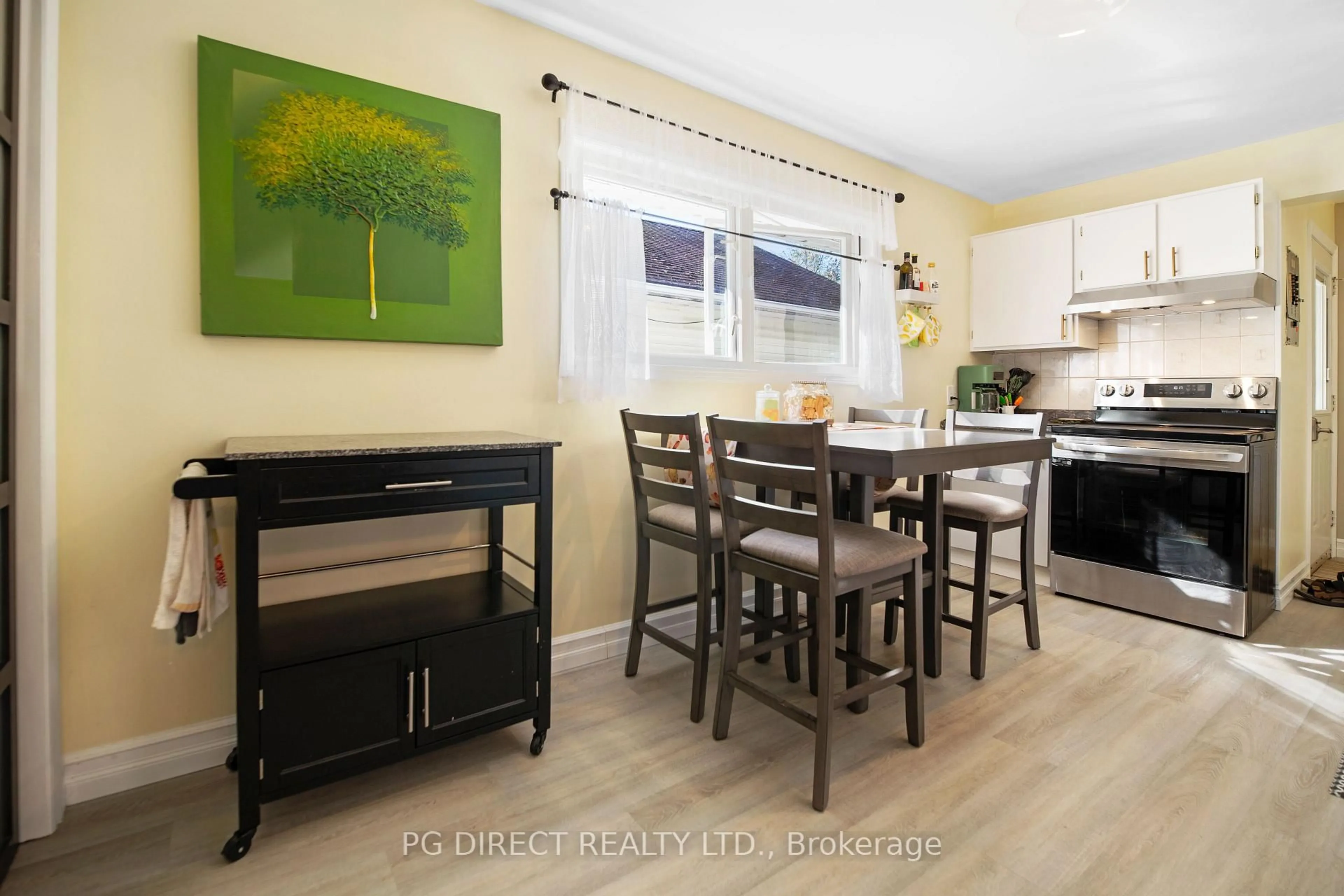 Open concept kitchen, wood/laminate floor for 383 Chippewa St, North Bay Ontario P1B 6G5