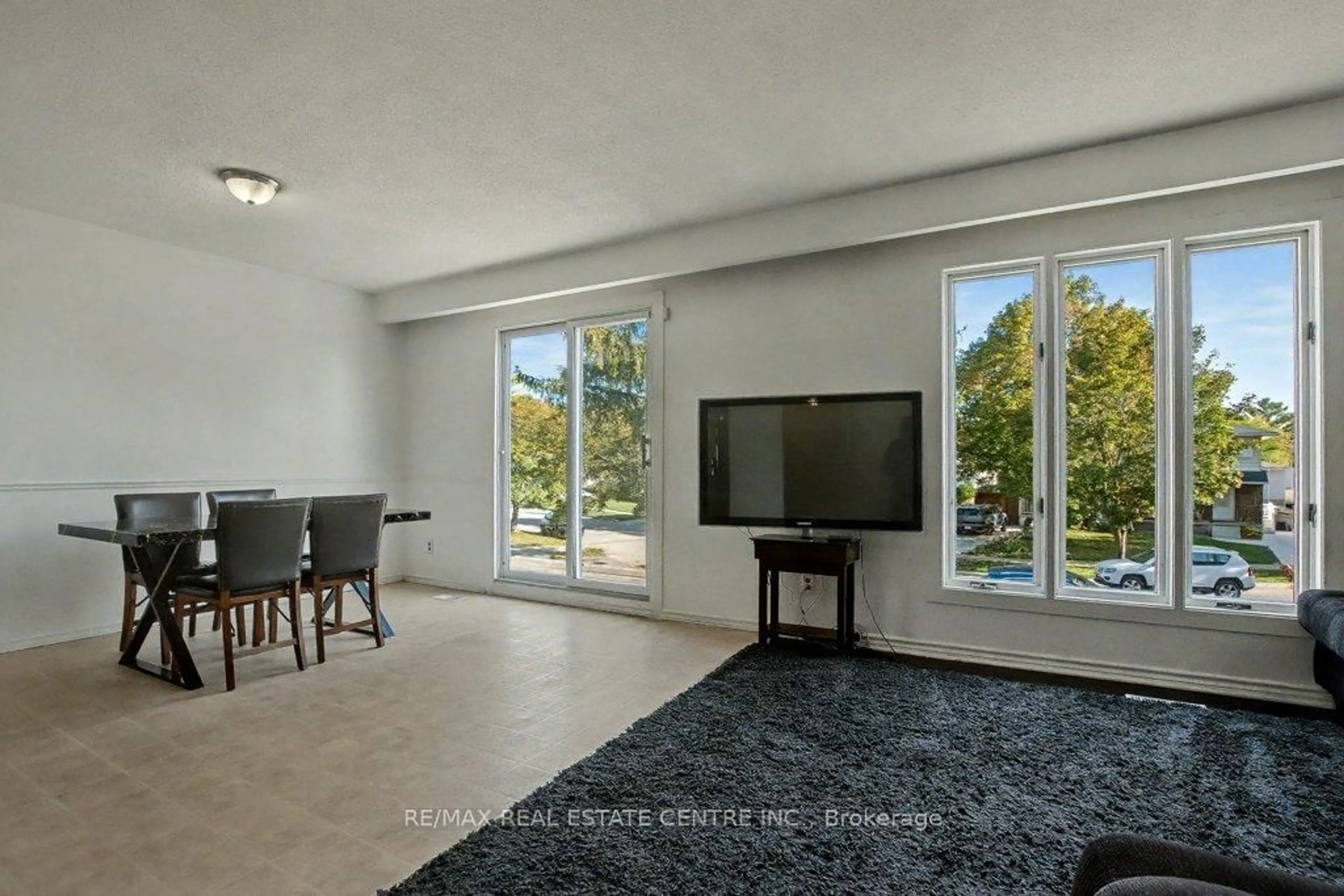 Living room with furniture, unknown for 125 Ingleside Dr, Kitchener Ontario N2M 2G9