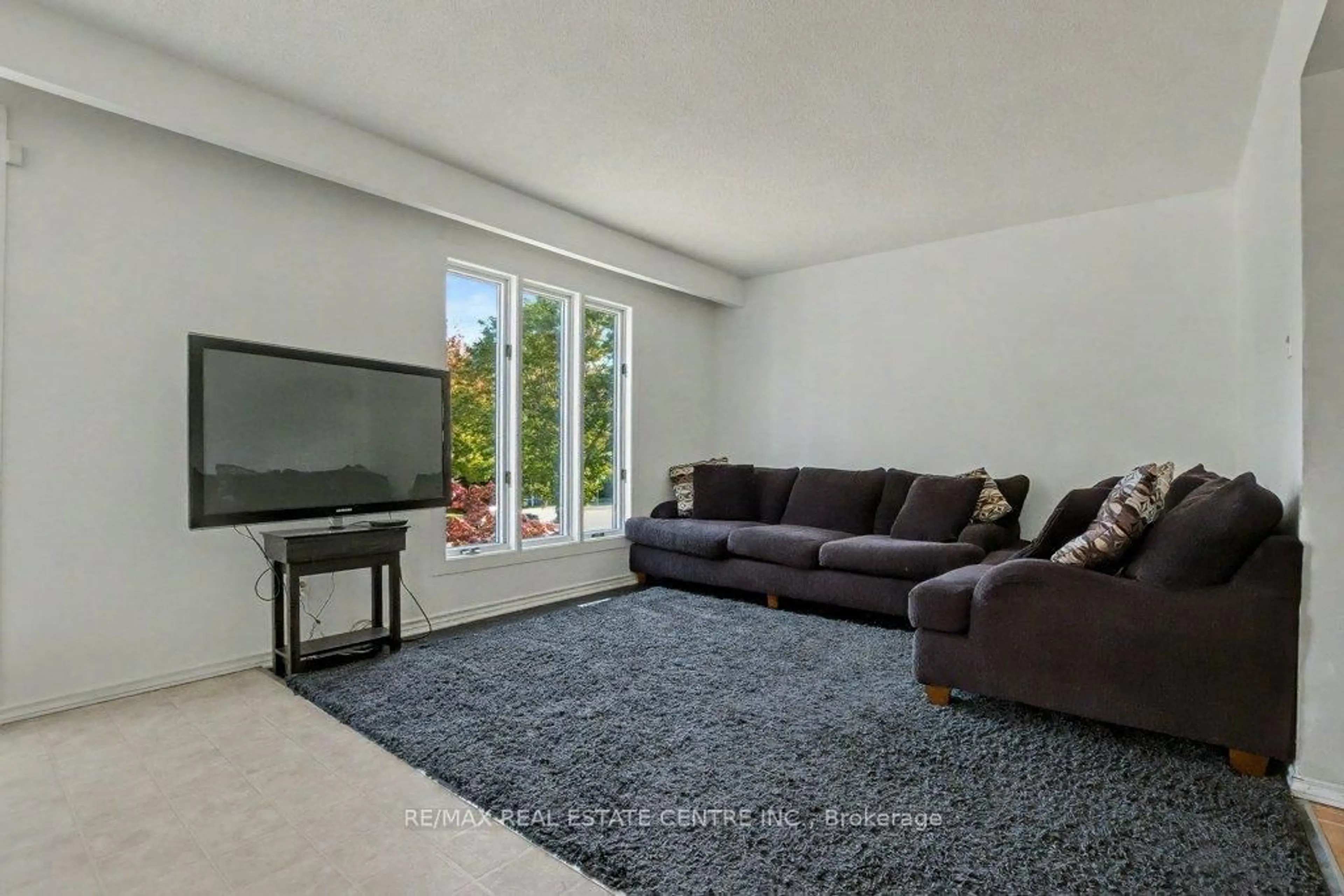 Living room with furniture, unknown for 125 Ingleside Dr, Kitchener Ontario N2M 2G9