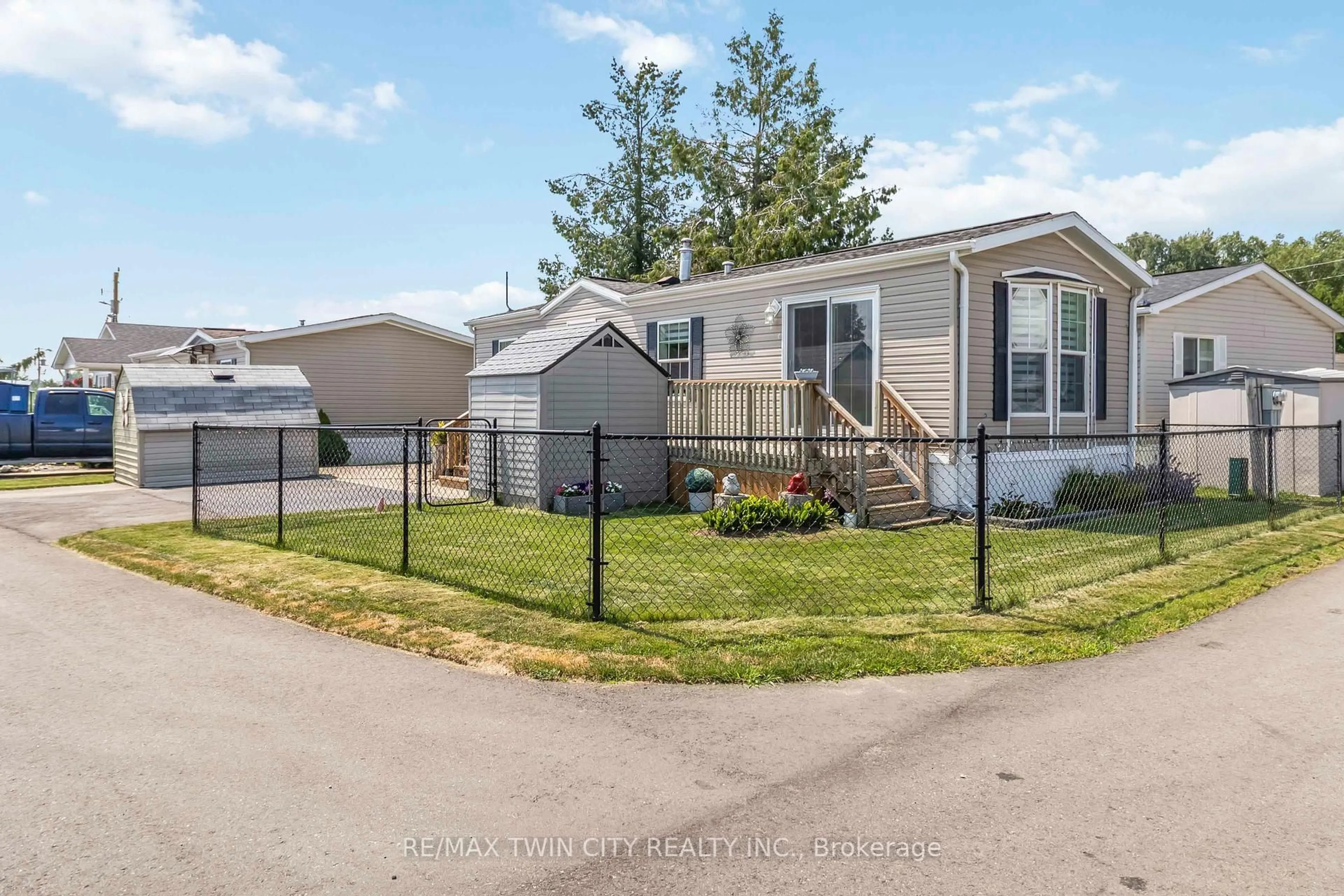 Home with vinyl exterior material, street for 27 Elm St, Puslinch Ontario N1H 6H9