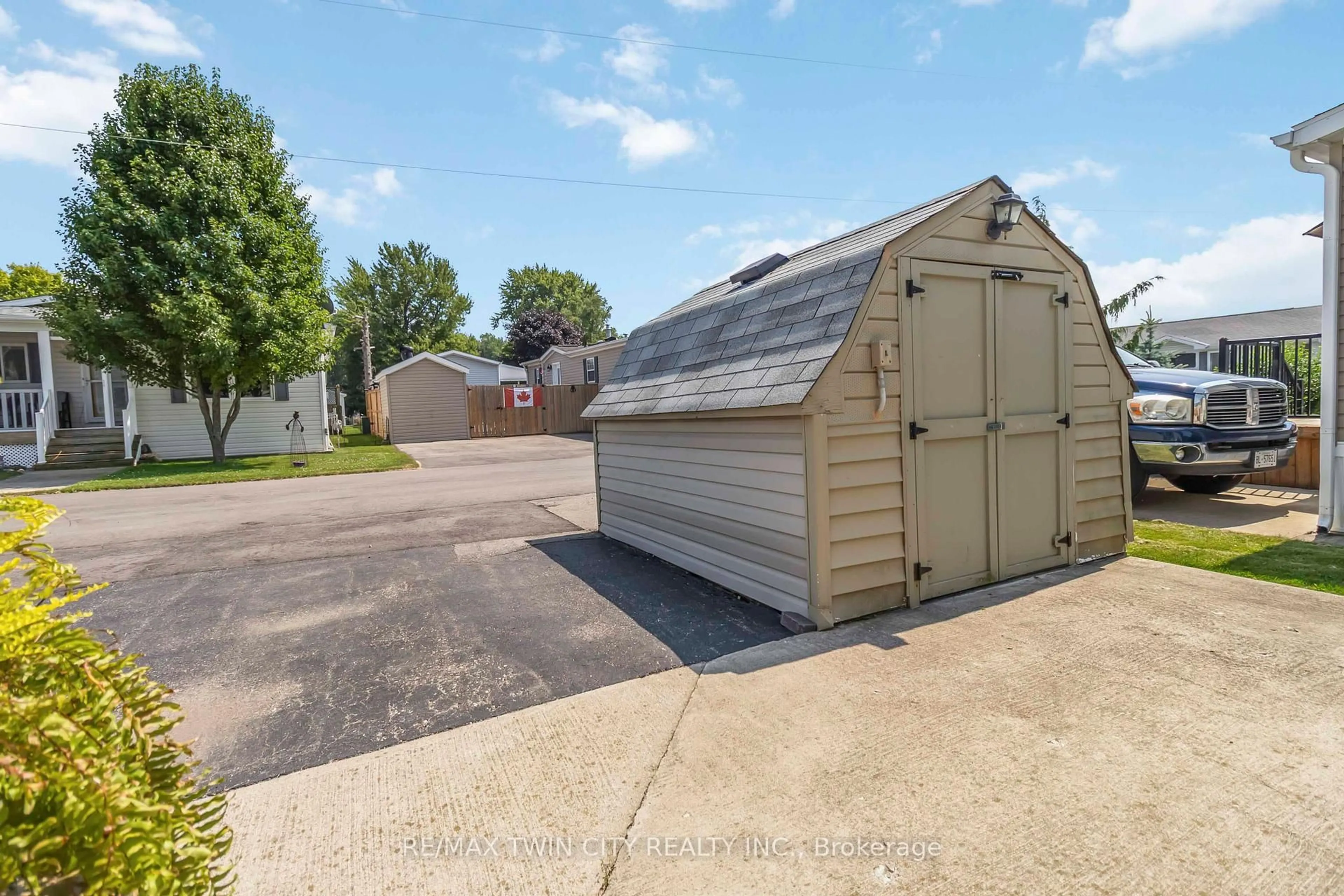Shed for 27 Elm St, Puslinch Ontario N1H 6H9