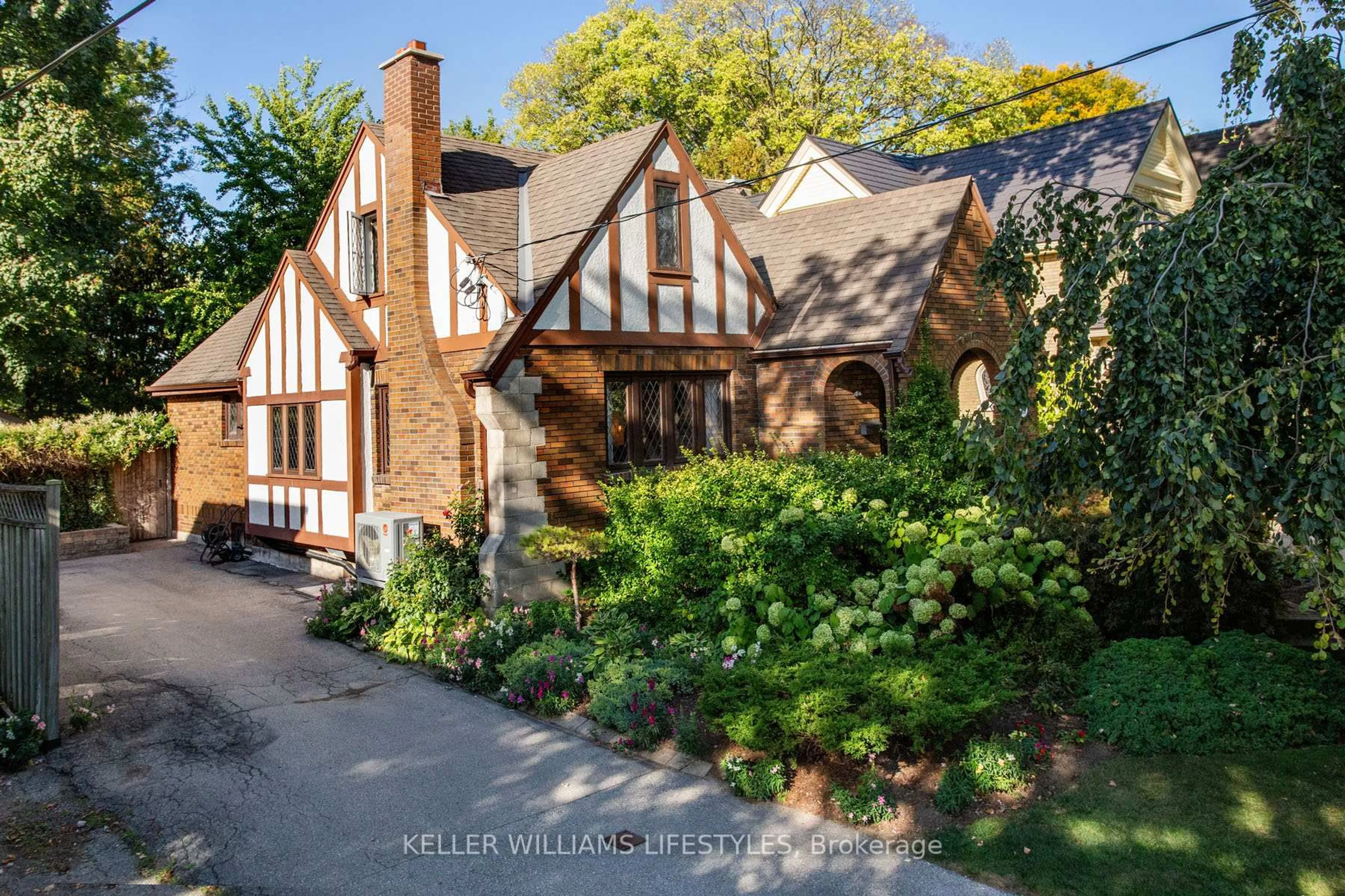 Home with brick exterior material, street for 510 Grosvenor St, London East Ontario N5Y 3S9