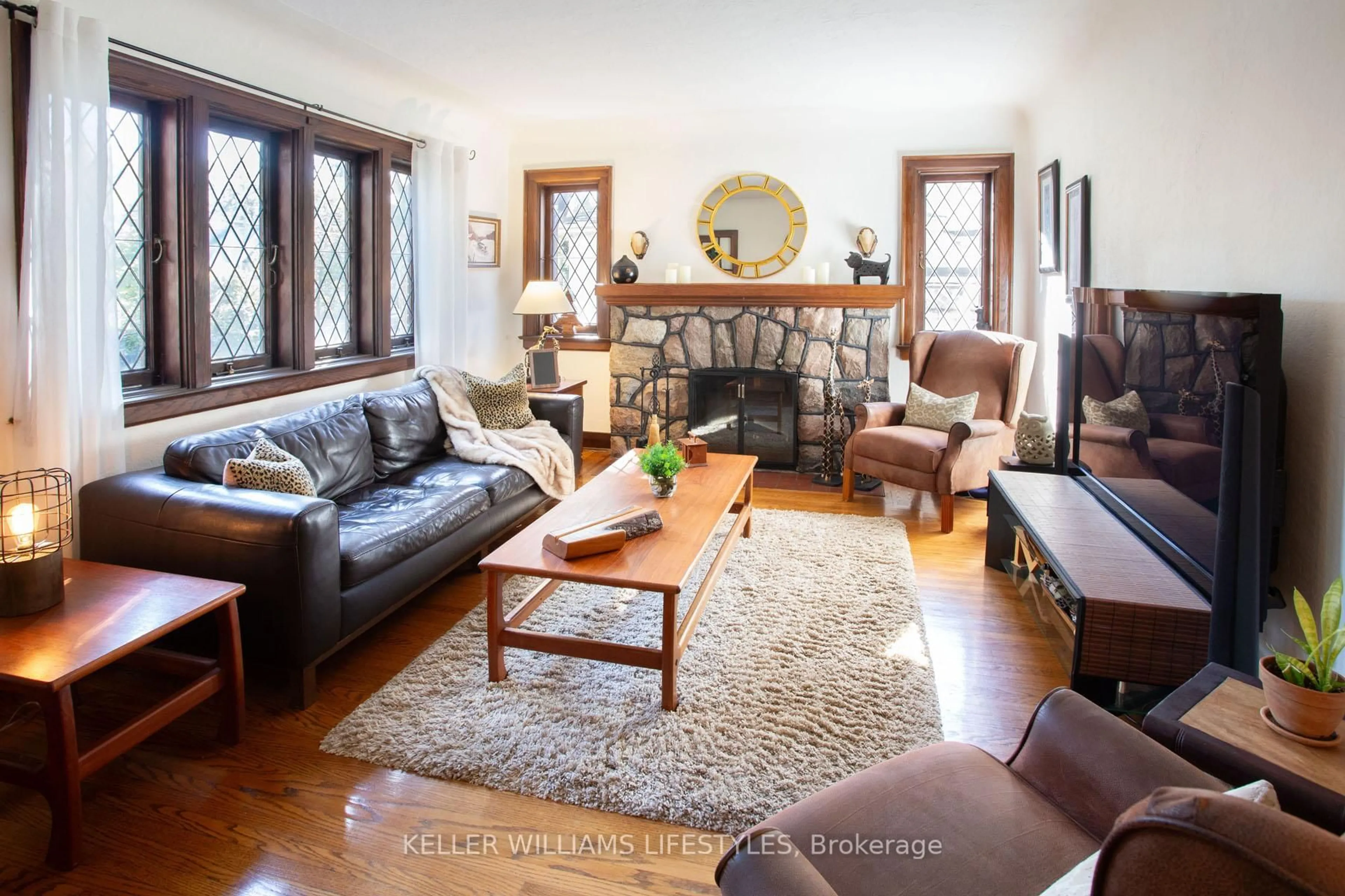 Living room with furniture, unknown for 510 Grosvenor St, London East Ontario N5Y 3S9