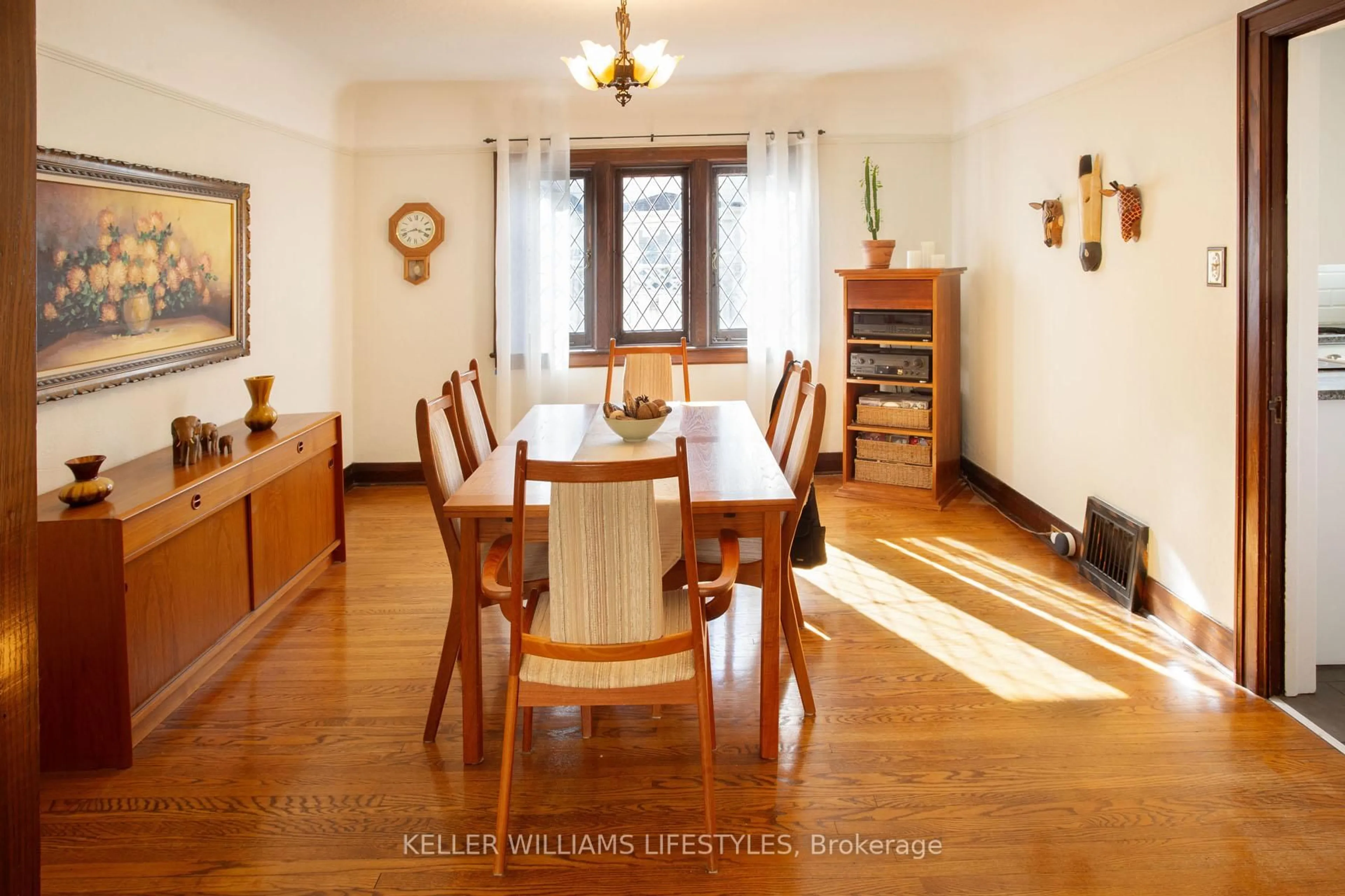 Dining room, wood/laminate floor for 510 Grosvenor St, London East Ontario N5Y 3S9