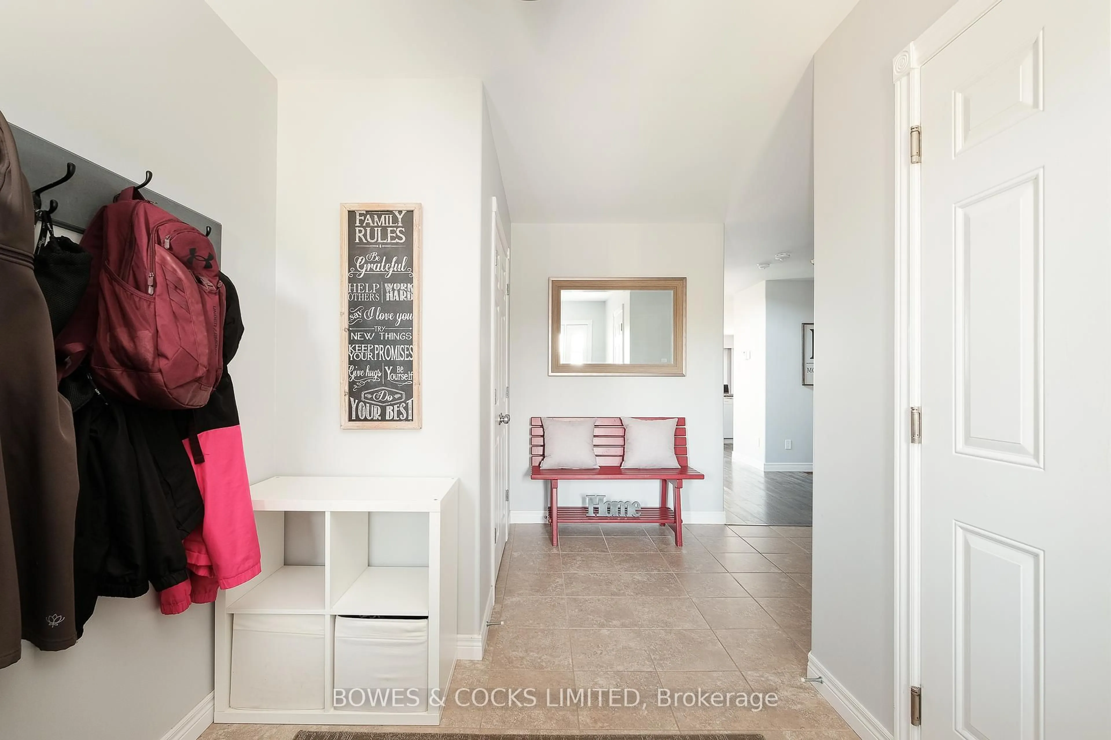 Indoor entryway for 307 Louden Terr, Peterborough Ontario K9J 0C4