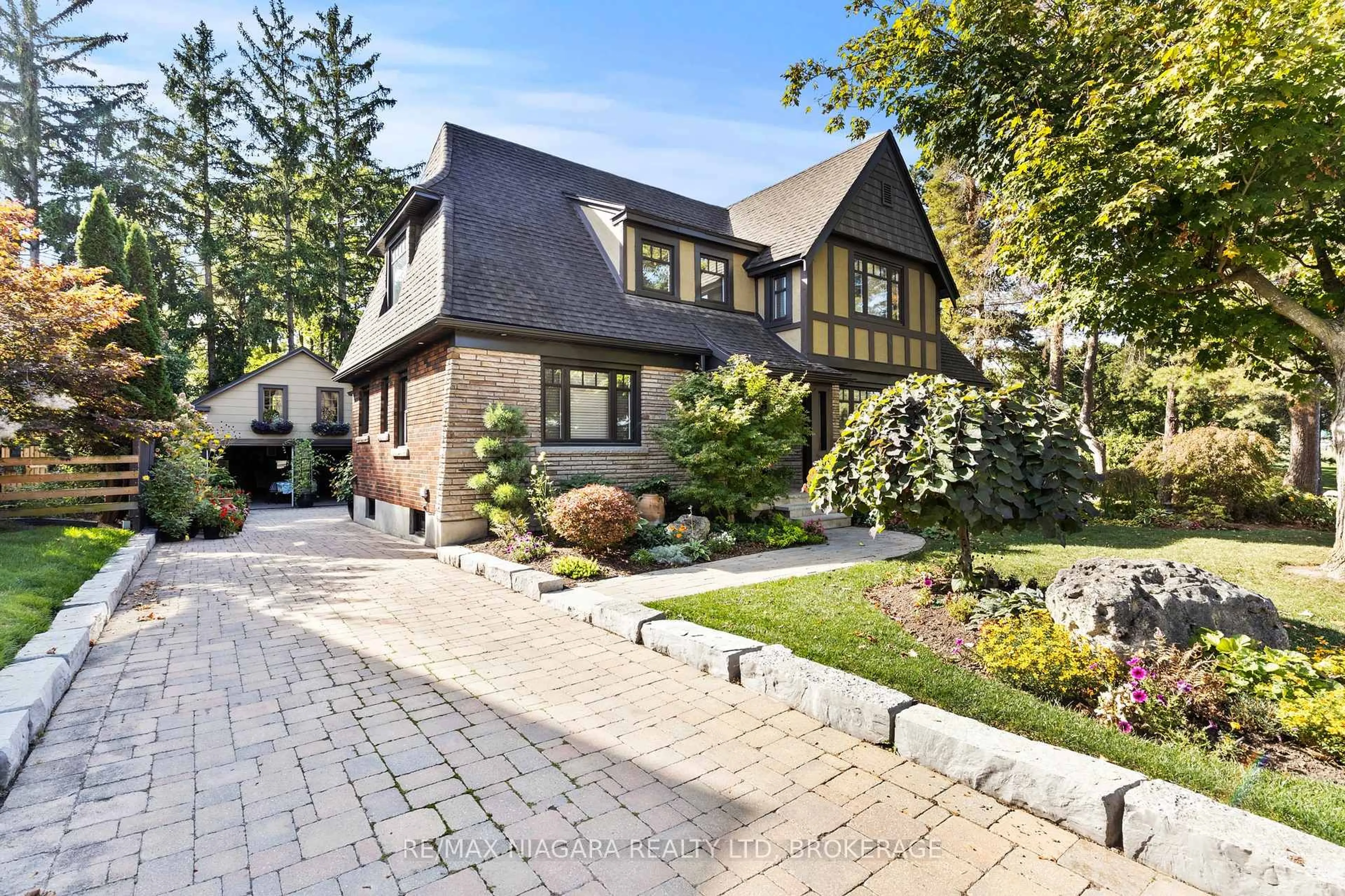 Home with brick exterior material, street for 49 Weller Ave, Welland Ontario L3C 4L7