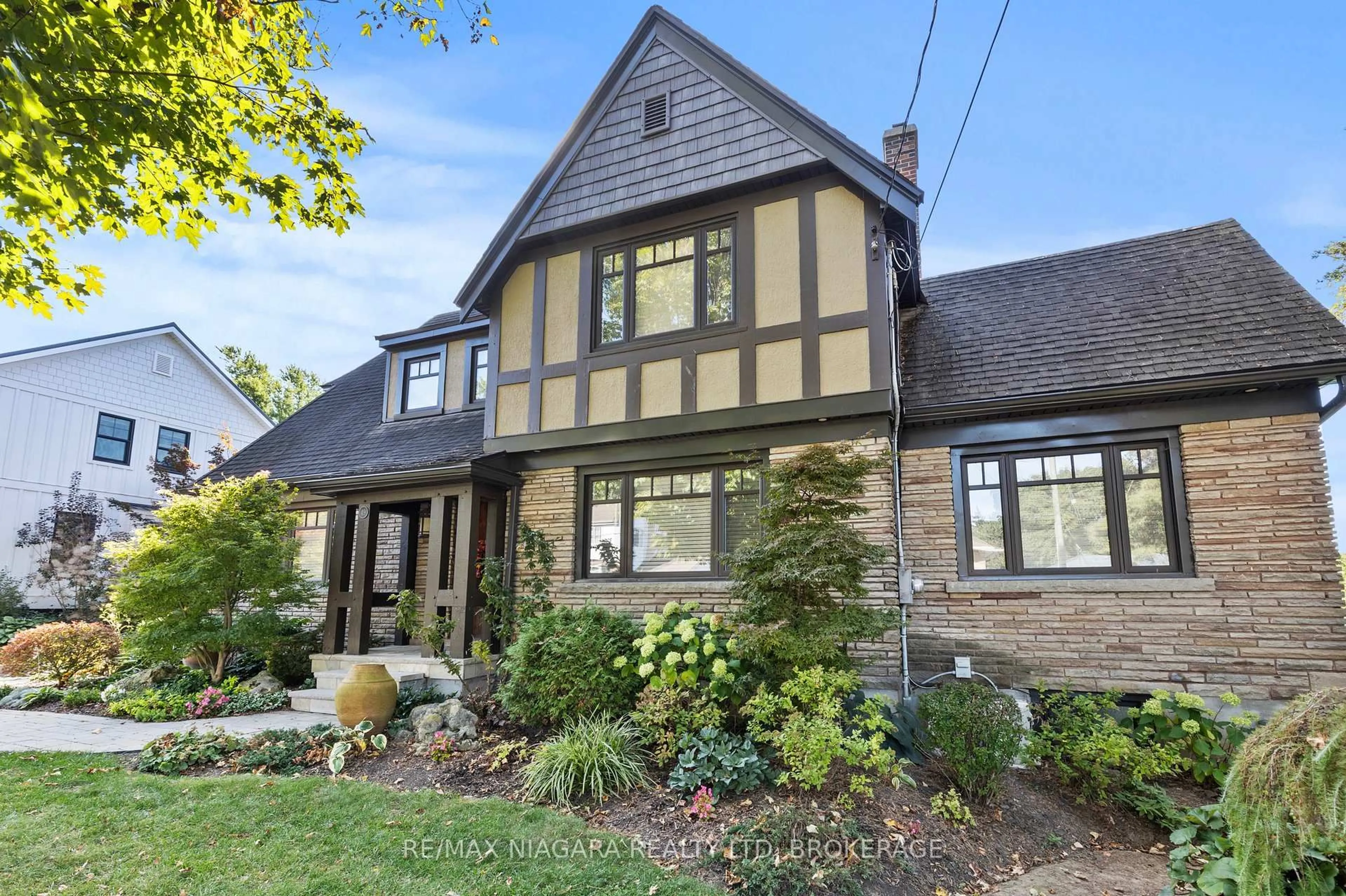 Home with brick exterior material, street for 49 Weller Ave, Welland Ontario L3C 4L7