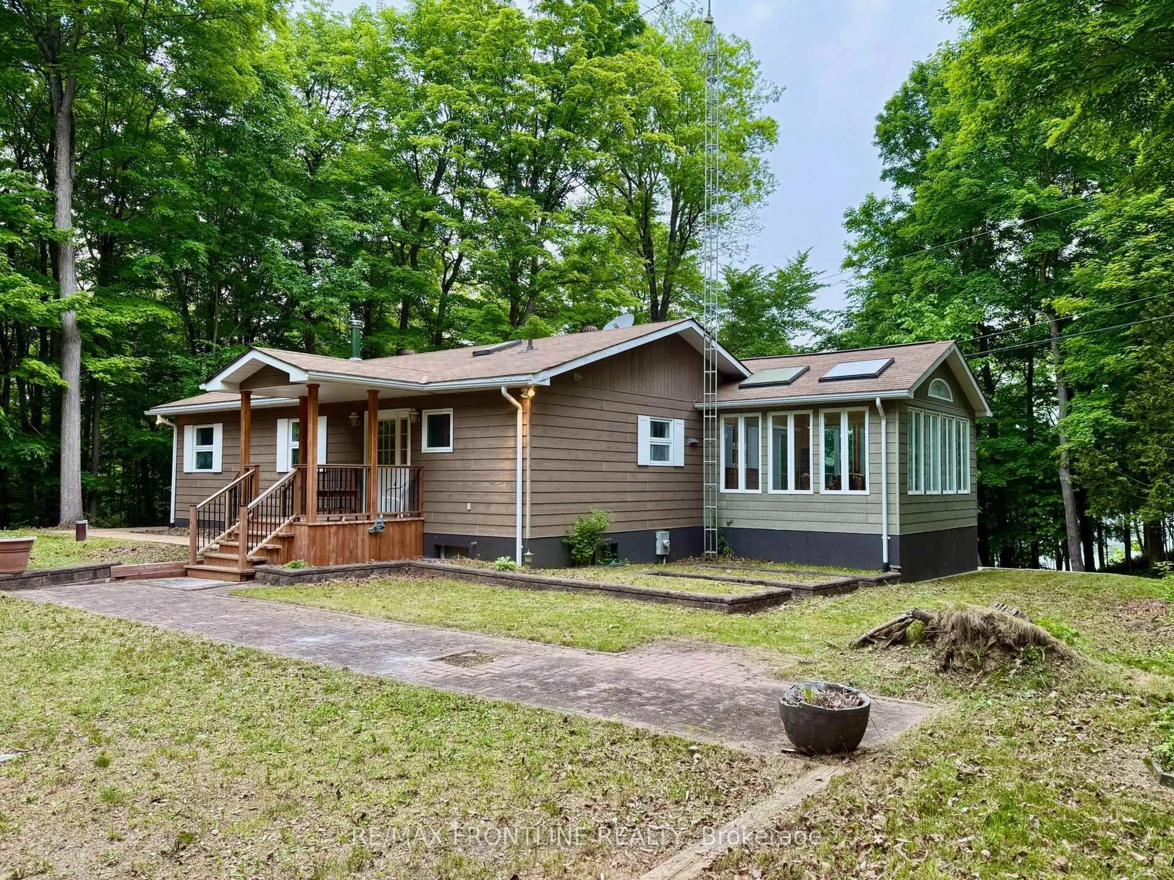 Home with vinyl exterior material, unknown for 436 Miners Point Rd, Perth Ontario K7H 3C5