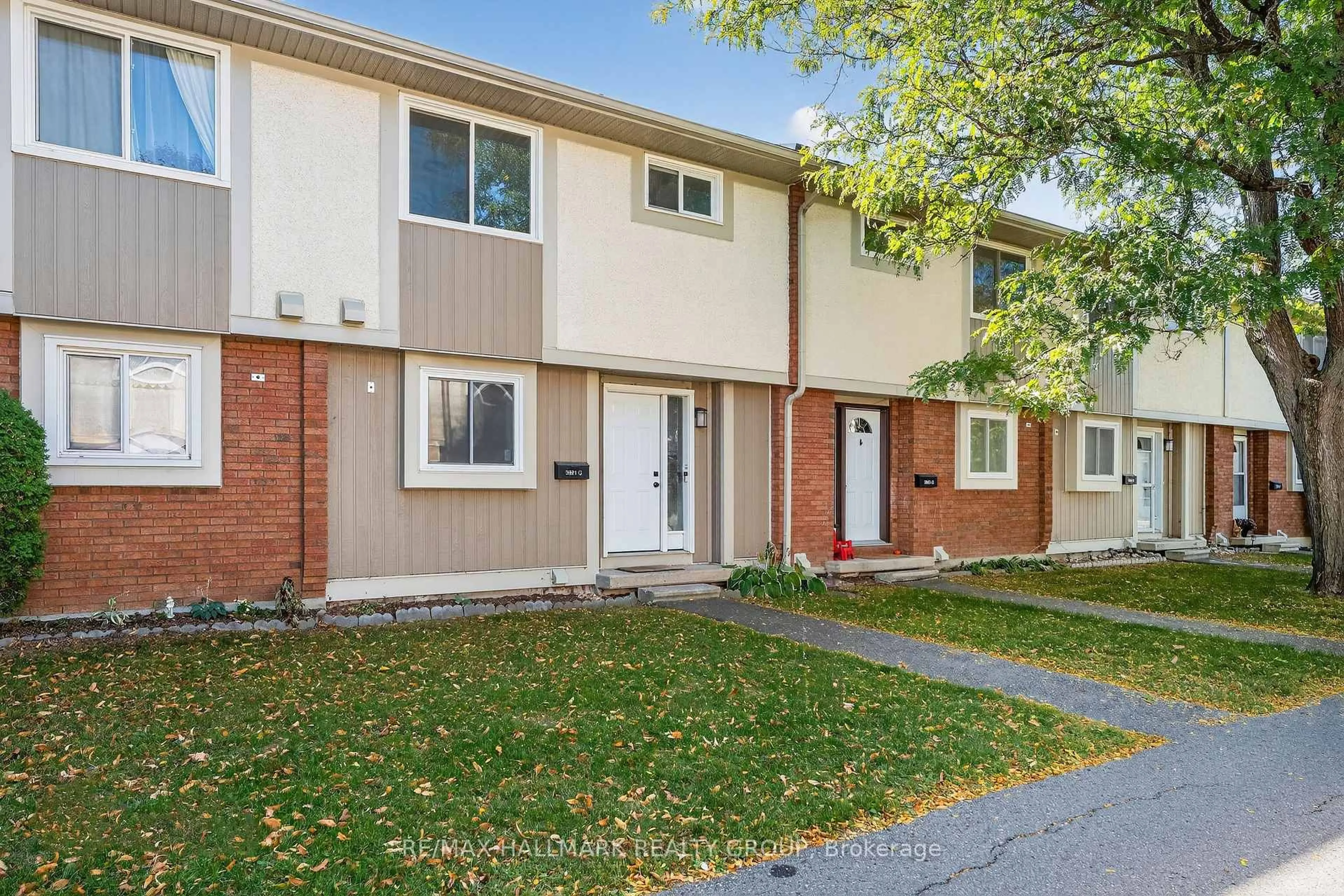 Home with vinyl exterior material, street for 3921C Old Richmond Rd, Ottawa Ontario K2H 8T9