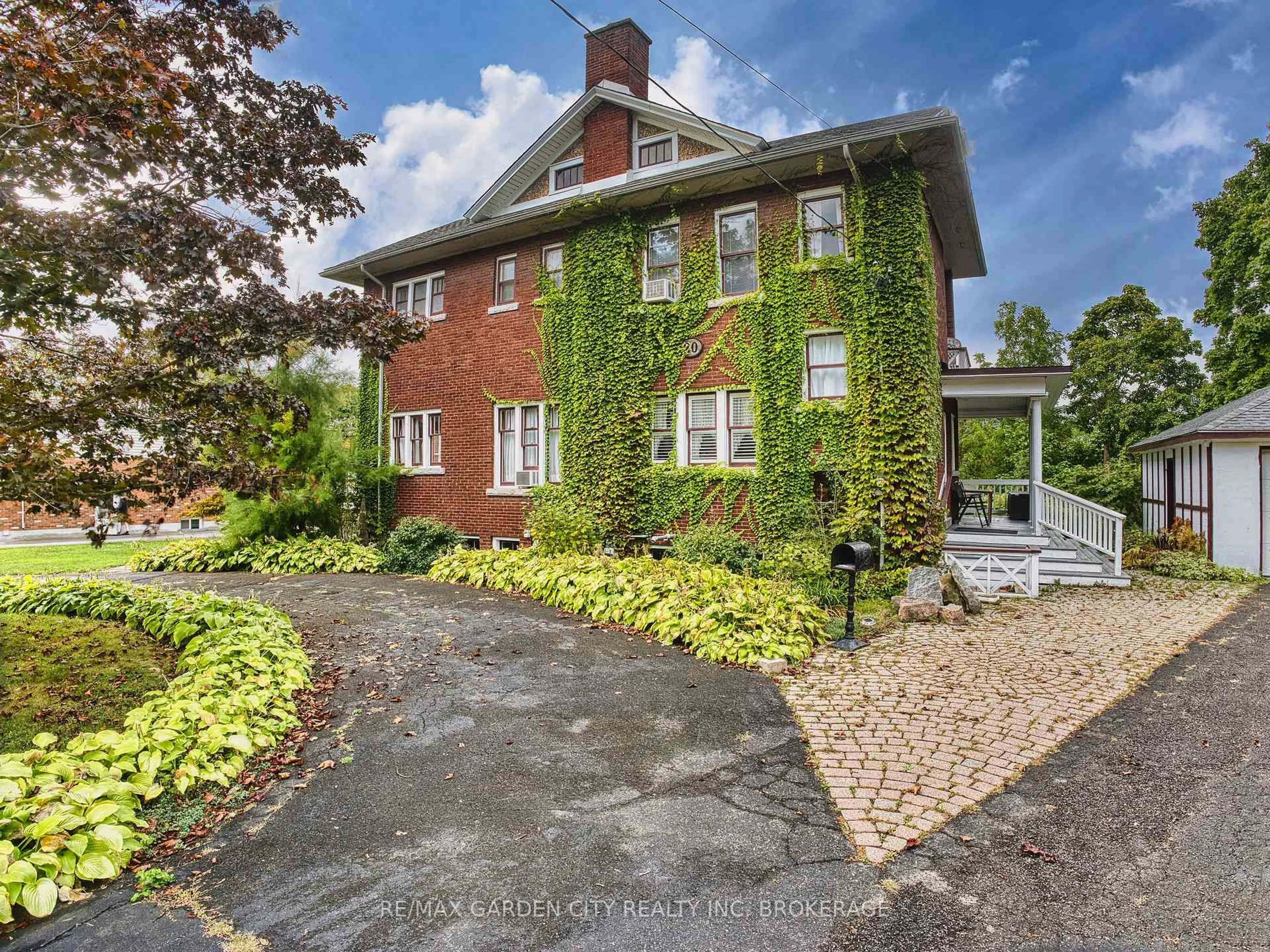 Unknown for 20 Evan St, Welland Ontario L3B 3V4
