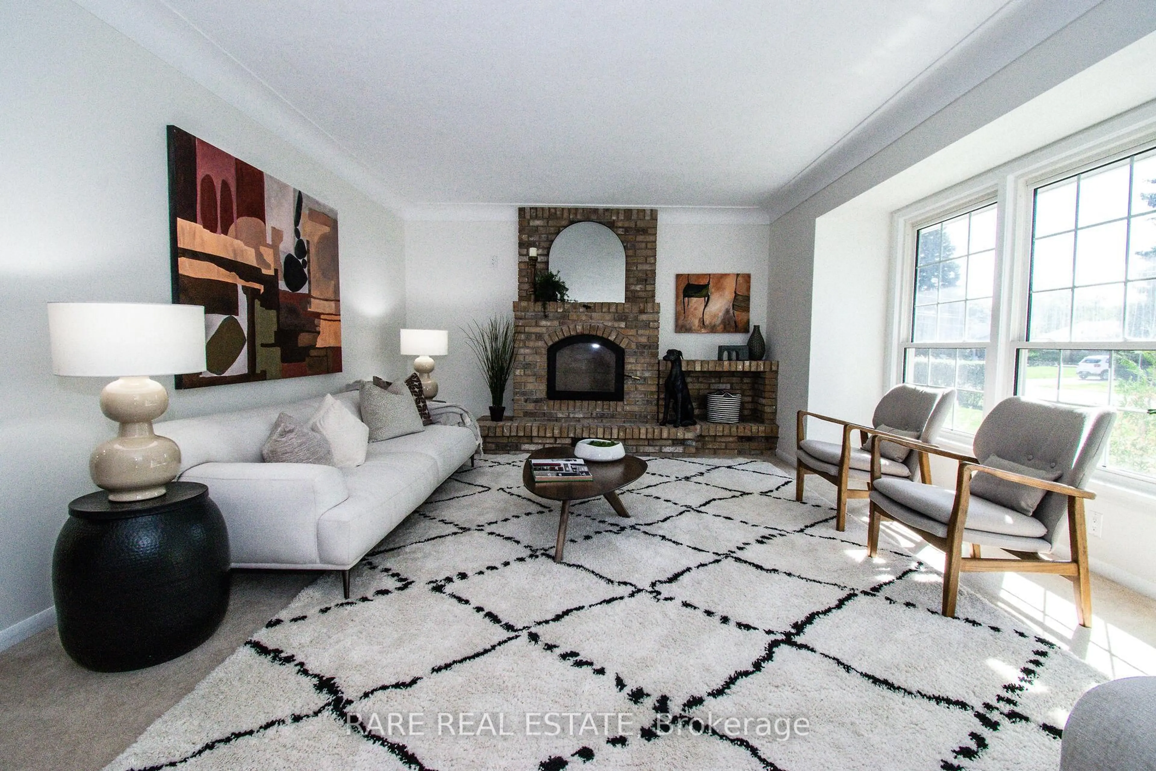 Living room with furniture, carpet floor for 8 Brookside Ave, Grimsby Ontario L3M 1W1