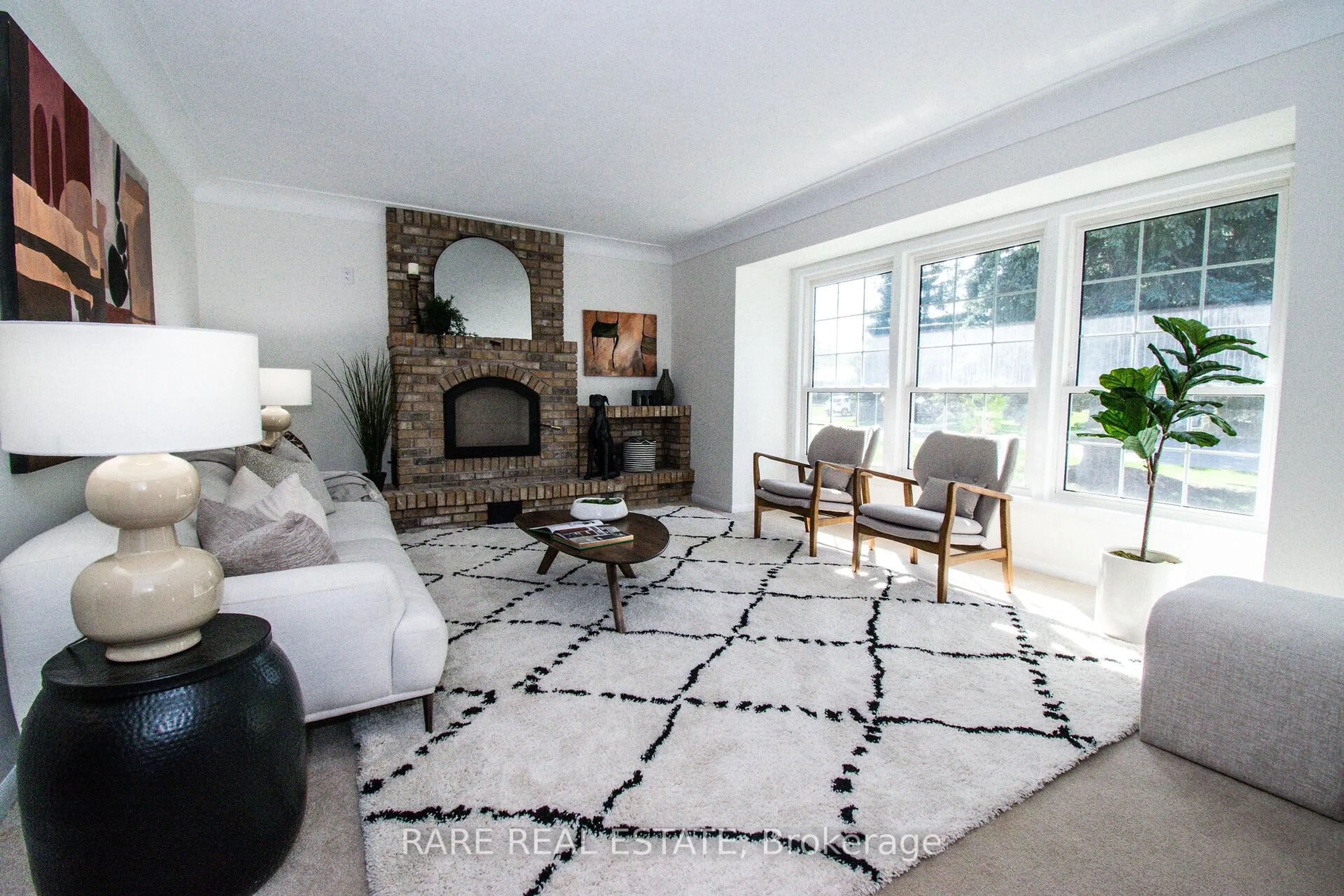 Living room with furniture, carpet floor for 8 Brookside Ave, Grimsby Ontario L3M 1W1