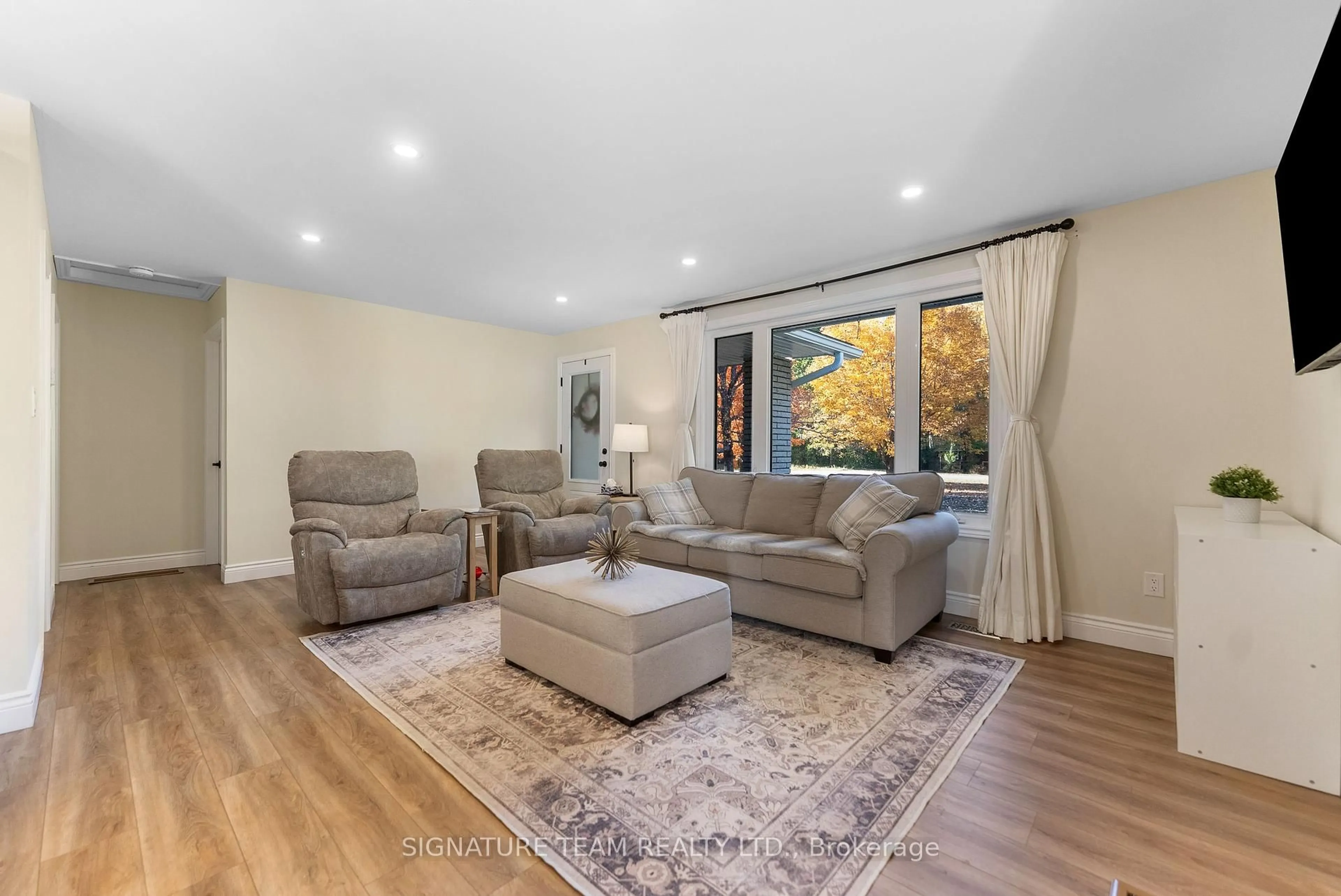 Living room with furniture, unknown for 47 Sunrise Rd, Round Lake Centre Ontario K0J 2J0