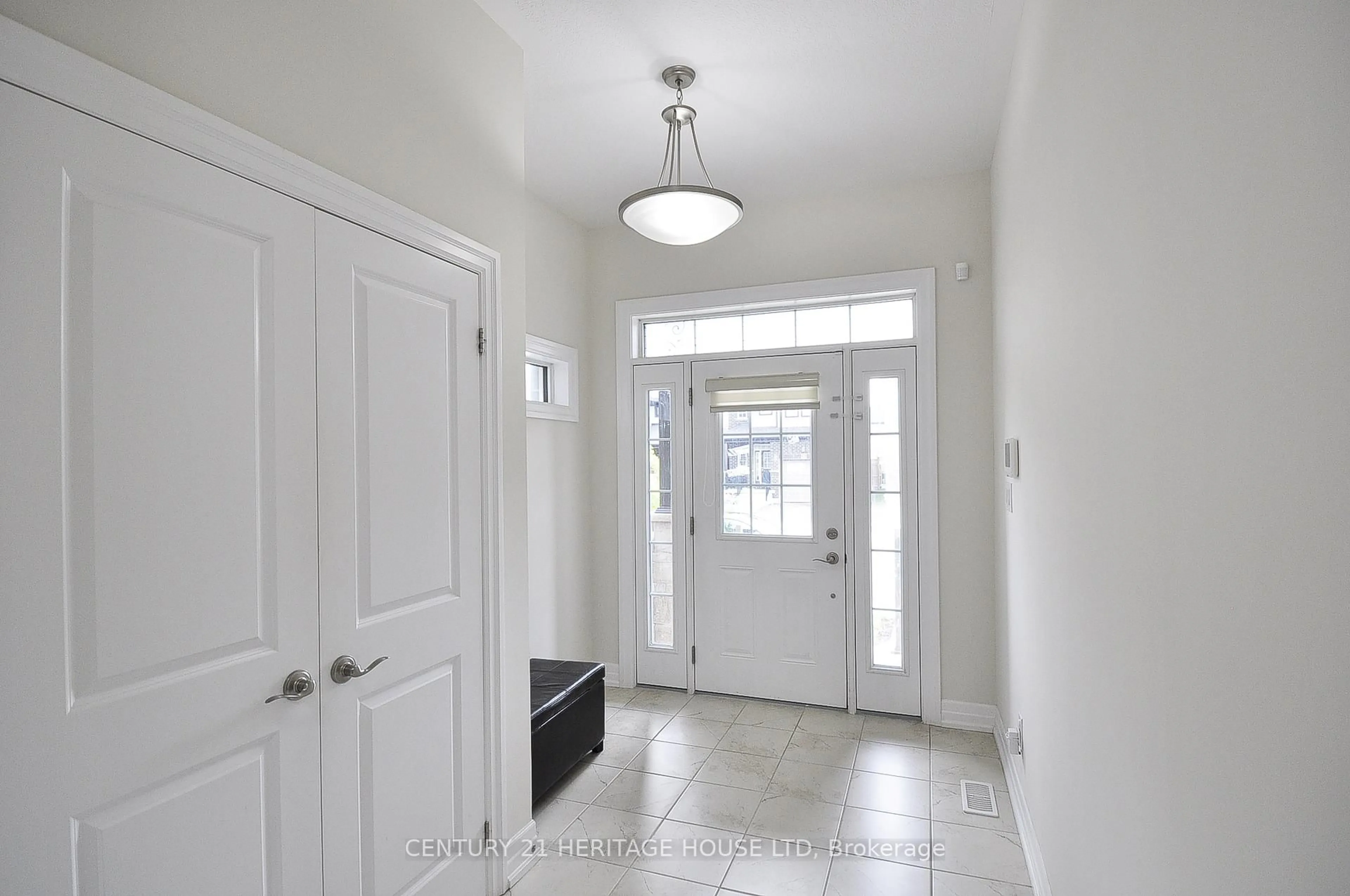 Indoor entryway for 329 Sedgewood St, Kitchener Ontario N2P 0H9