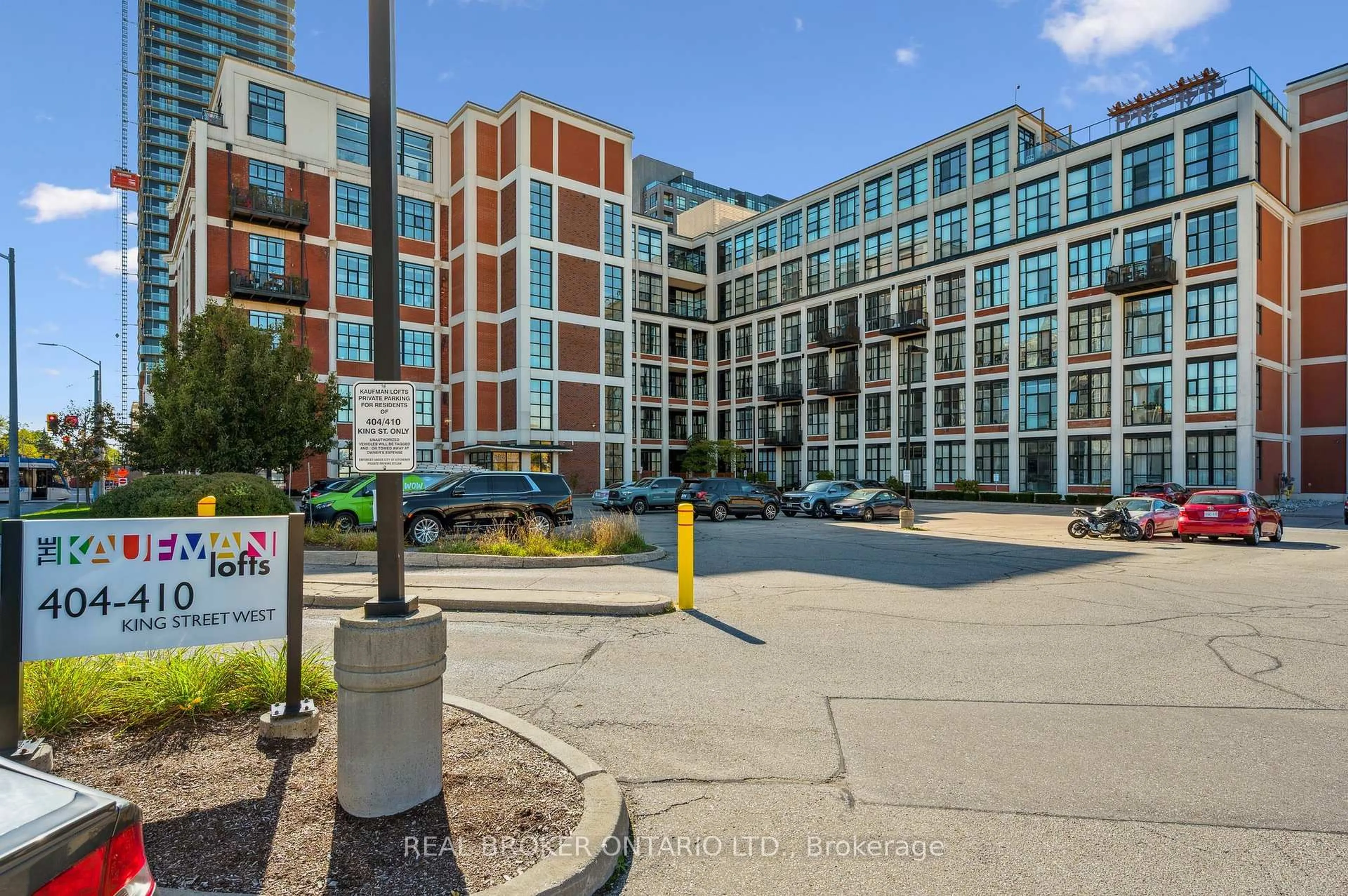Patio, unknown for 404 King Street West St #128, Kitchener Ontario N2G 2L5