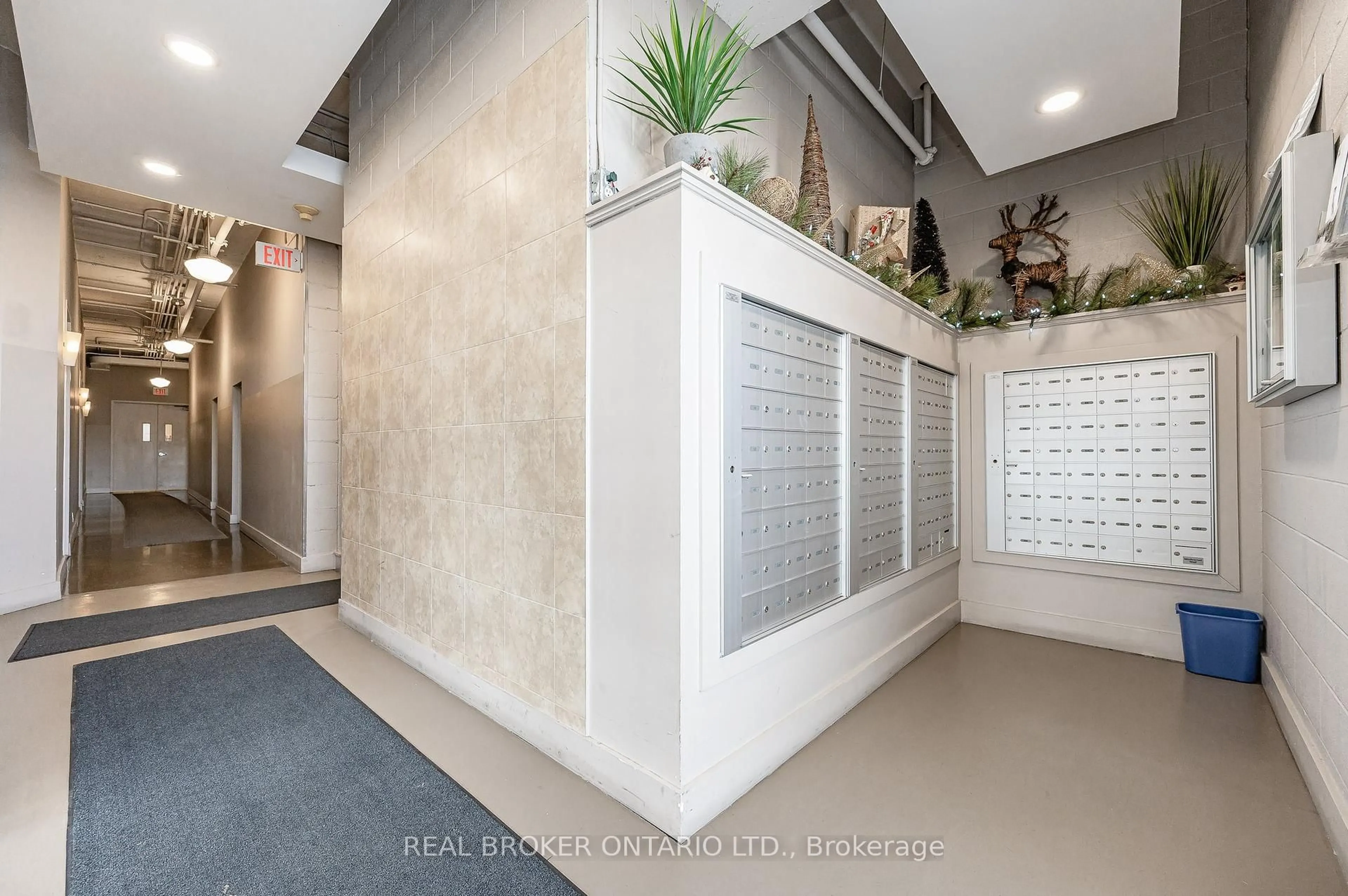 Indoor foyer for 404 King Street West St #128, Kitchener Ontario N2G 2L5