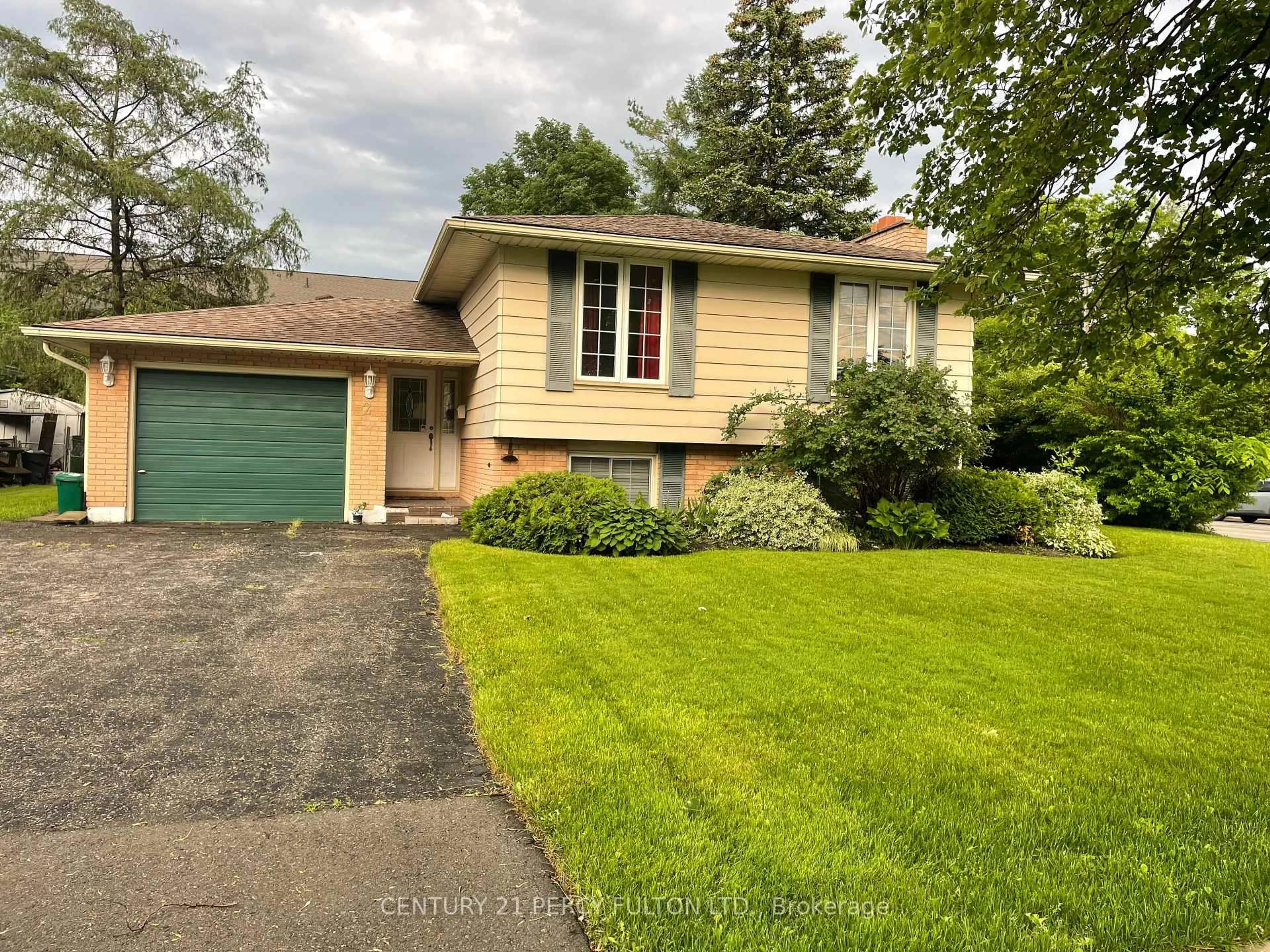 Unknown for 2 Trelawn Pkwy, Welland Ontario L3C 1W3