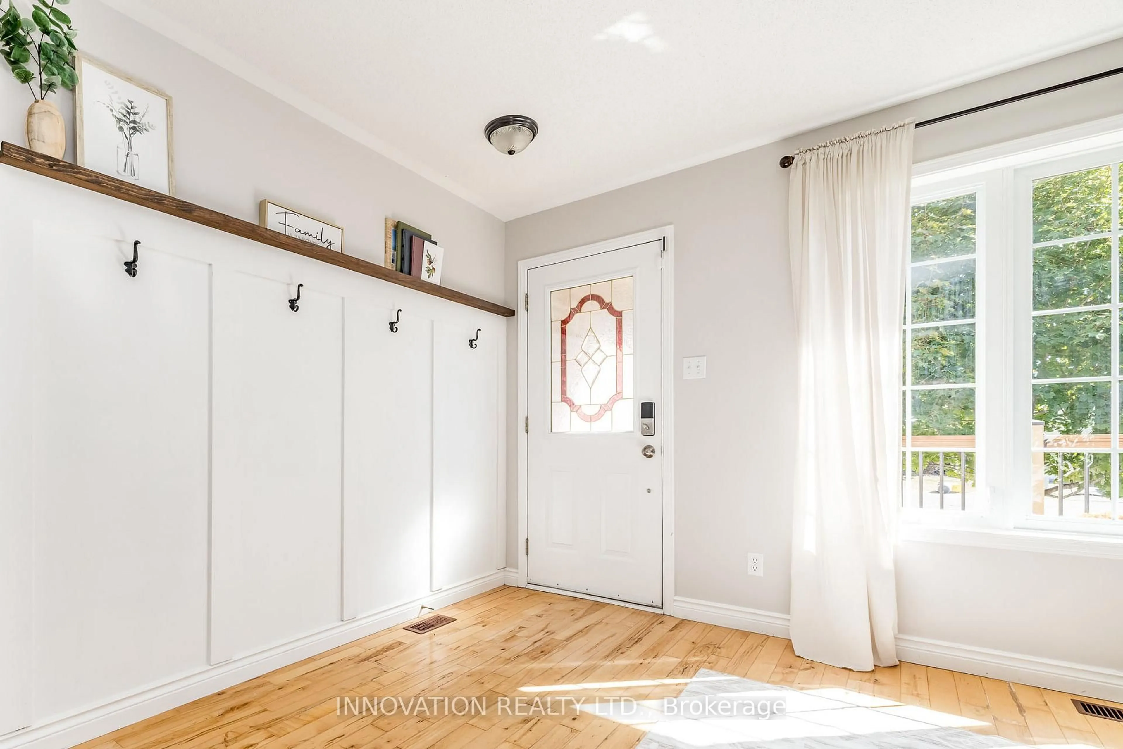 Indoor entryway for 276 Gore St, Almonte Ontario K0A 1A0
