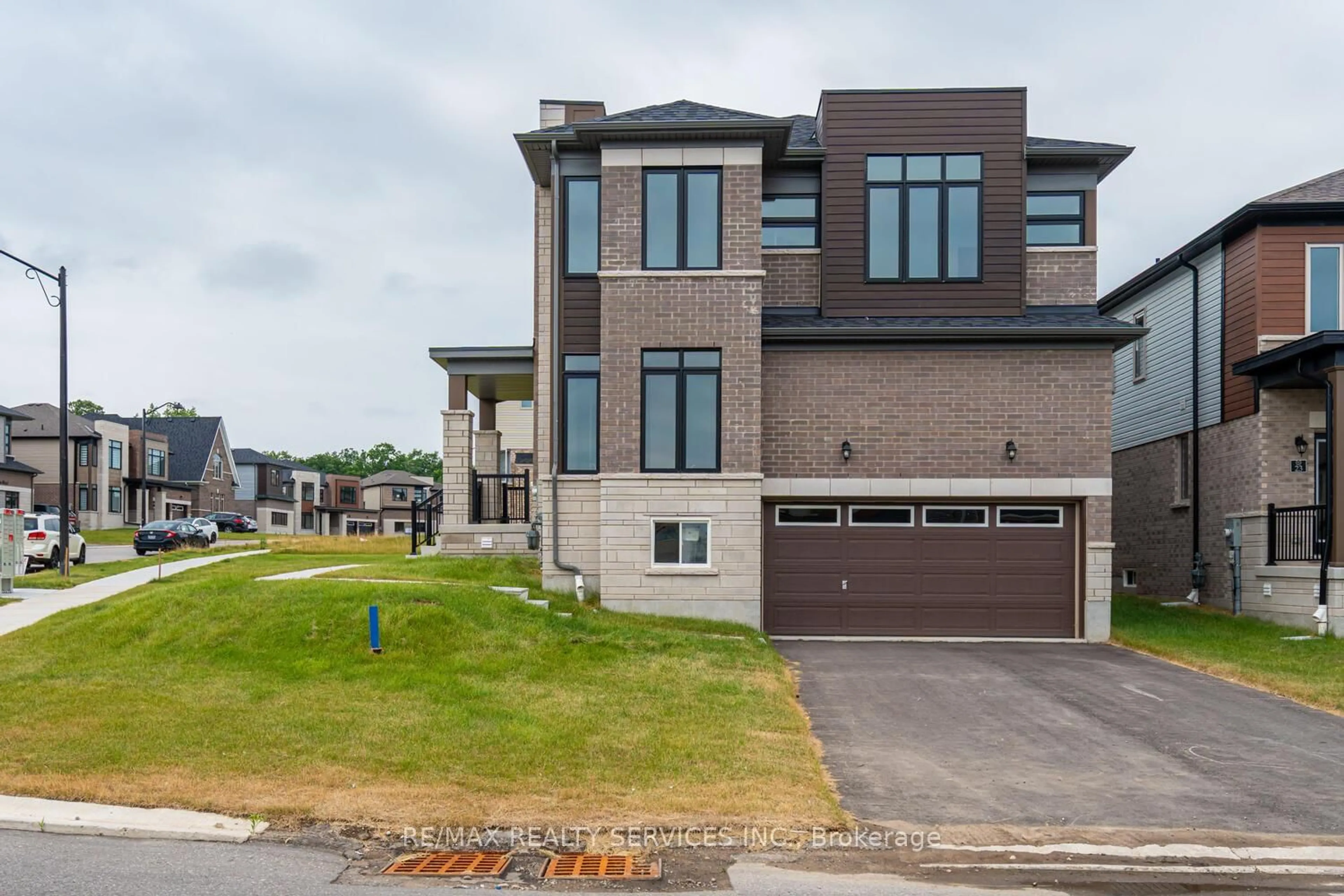 Home with brick exterior material, street for 25 Heming St, Brant Ontario N3L 0M6