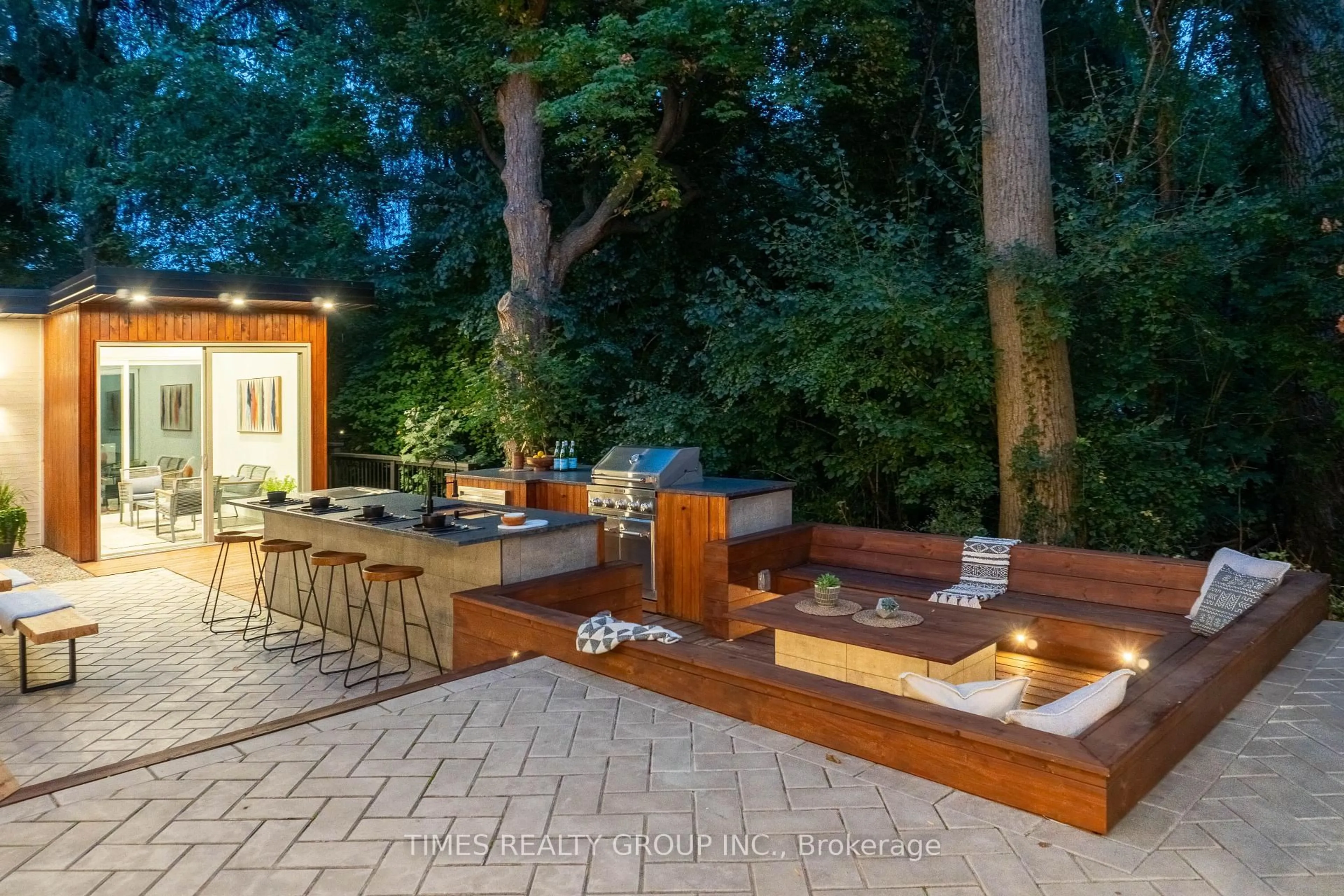 Patio, forest/trees view for 64 Ravina Cres, Hamilton Ontario L9G 2E7