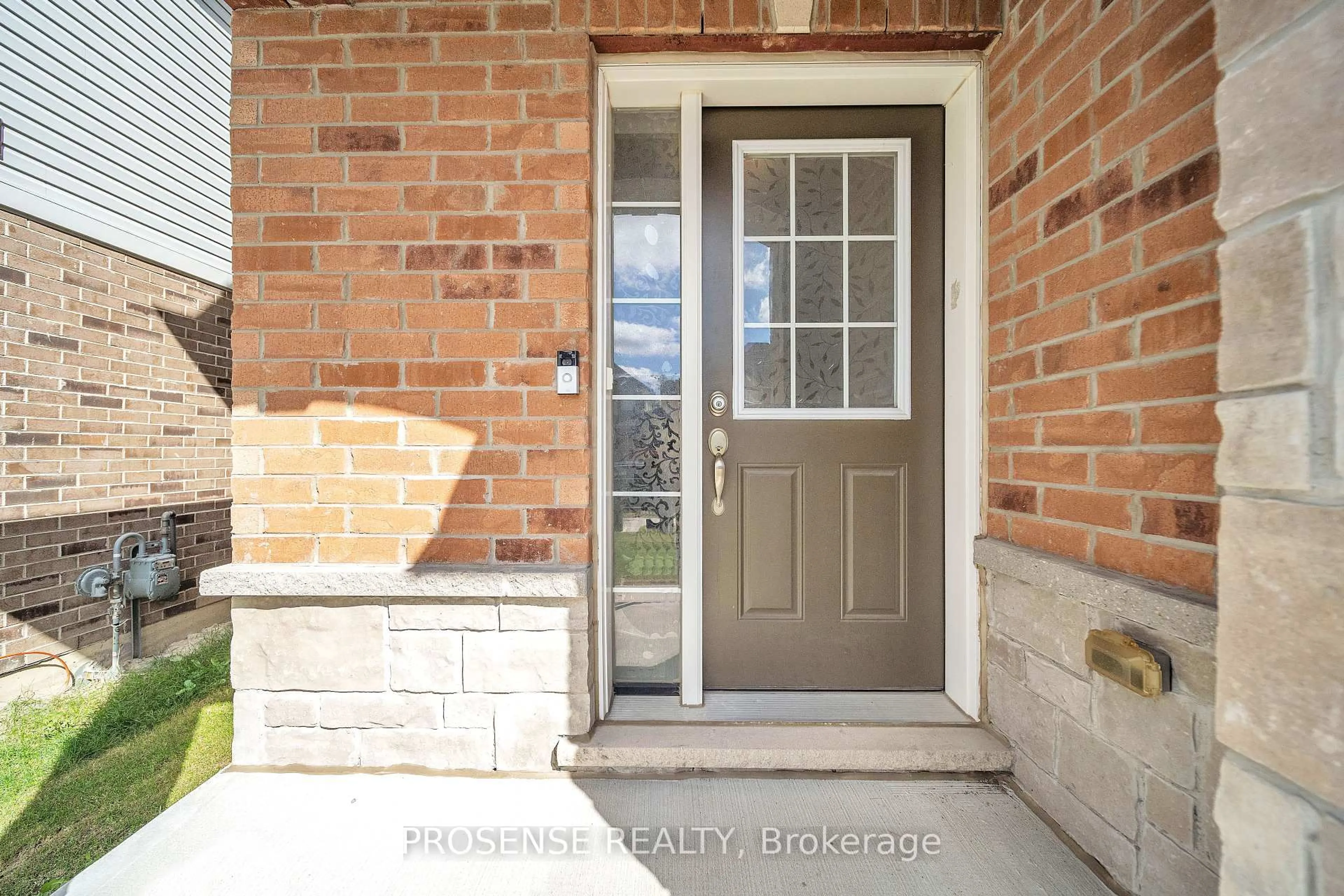 Indoor entryway for 9 Starling Dr, Hamilton Ontario L9A 2P5