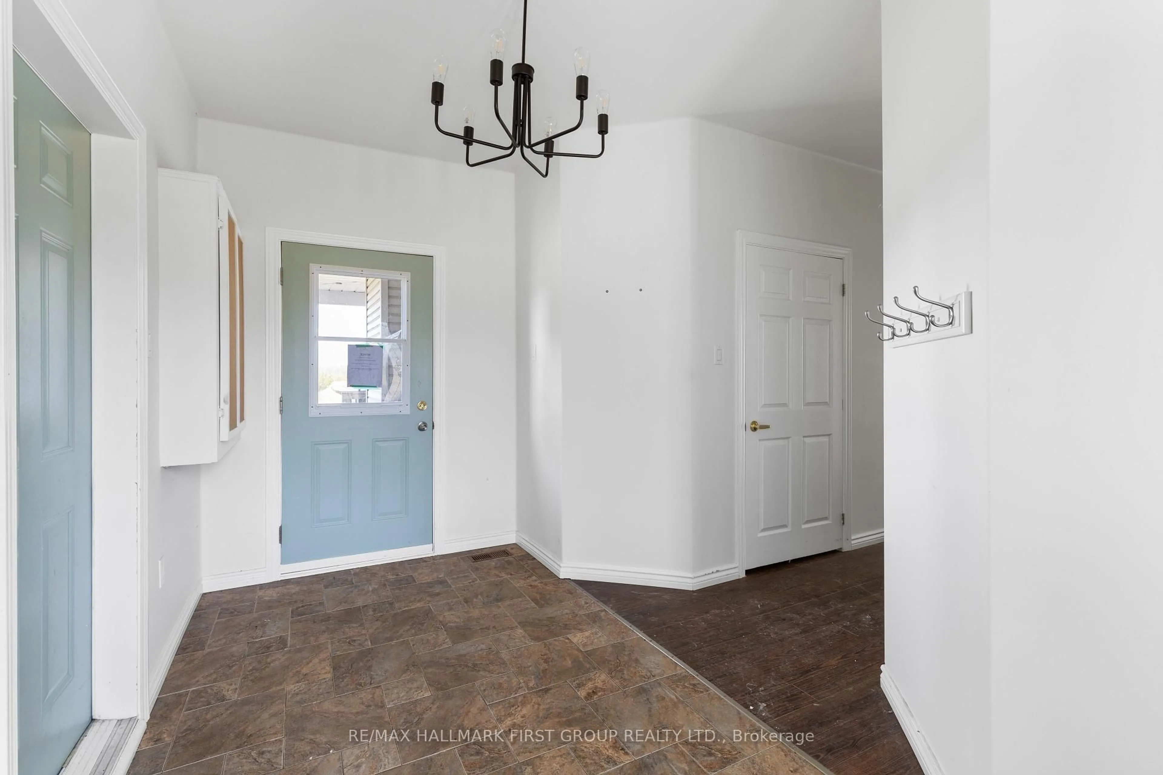 Indoor entryway for 2898 County 2 Rd, Prince Edward County Ontario K0K 1A0