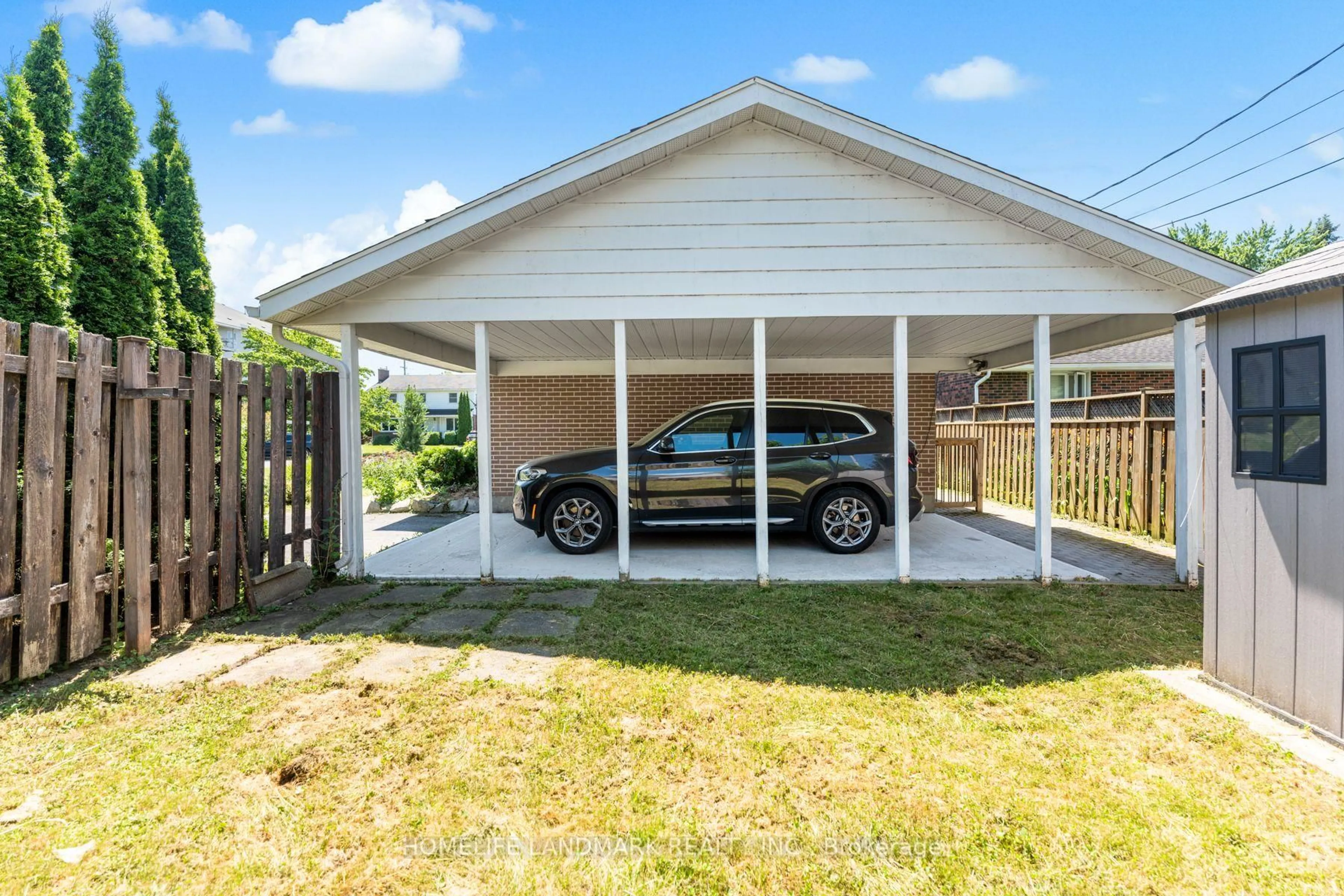 Indoor garage for 55 Cliff Cres, Kingston Ontario K7M 1A9