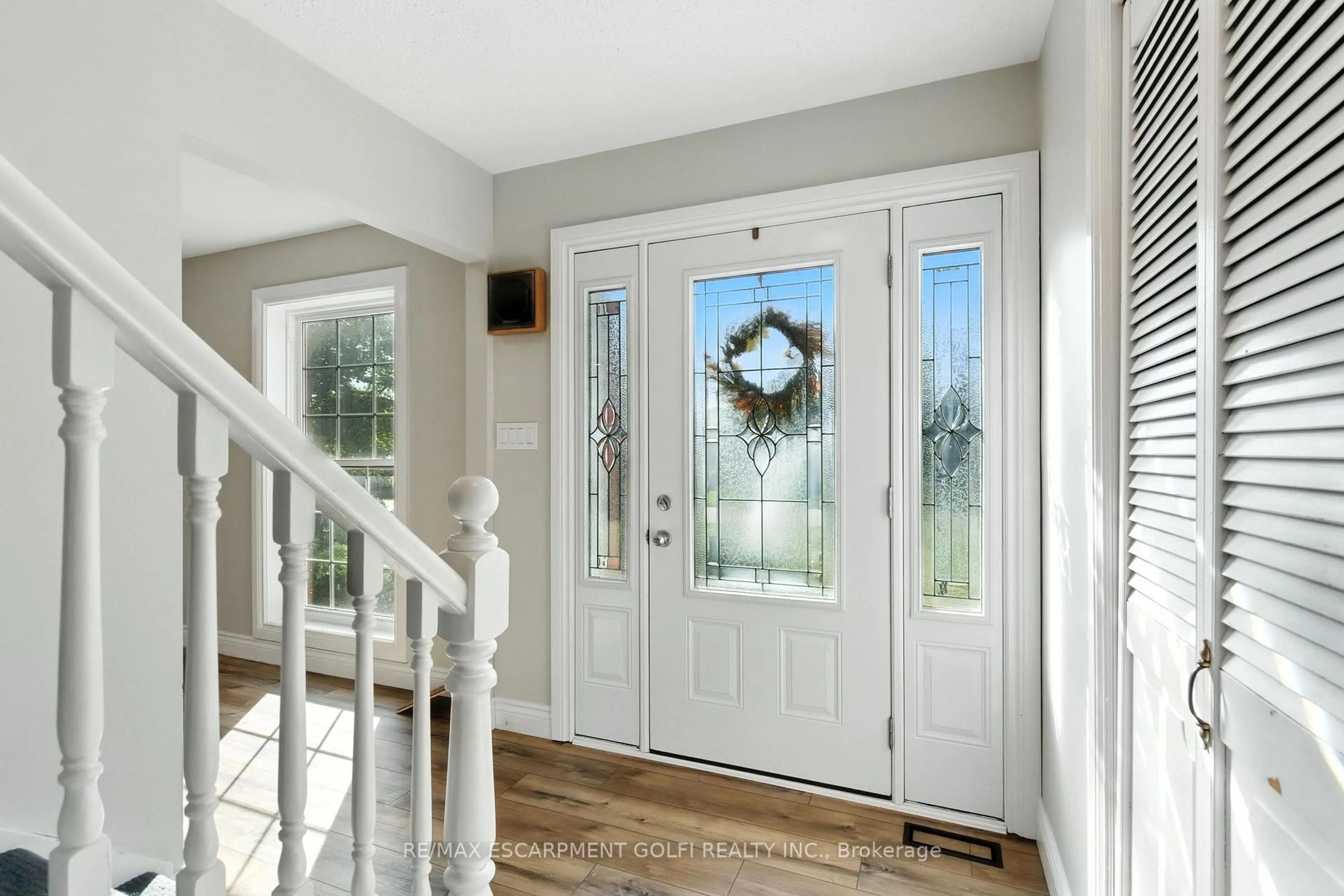 Indoor entryway for 31 Peel St, Haldimand Ontario N0A 1J0