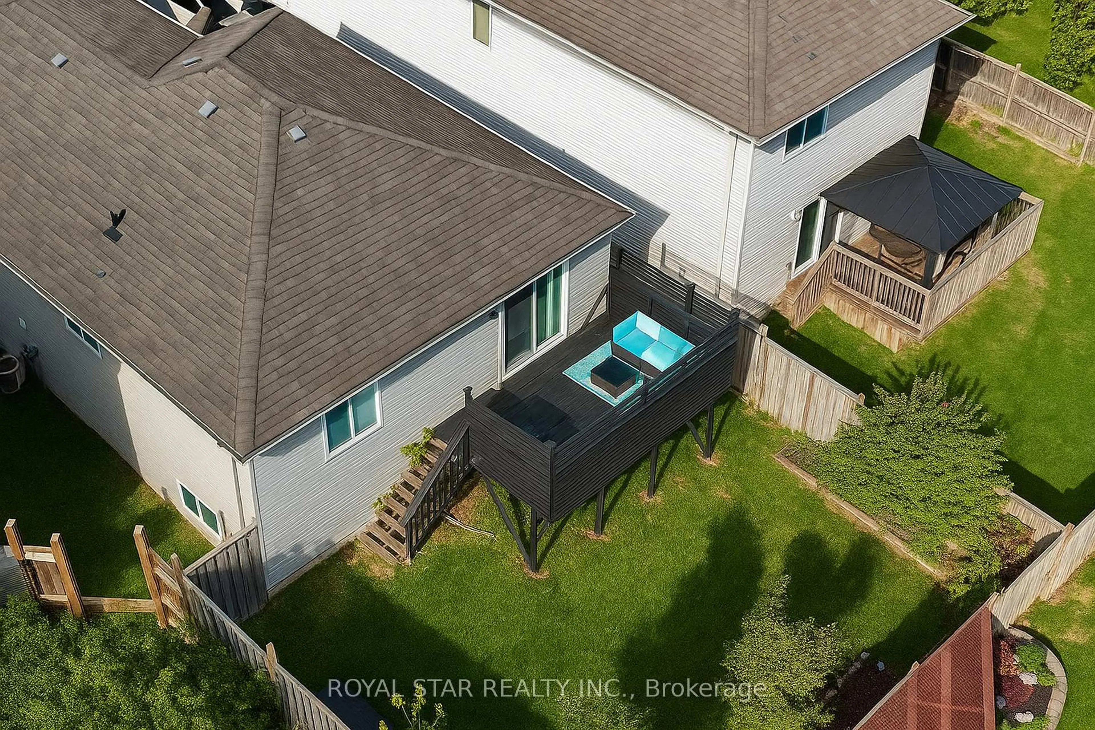 A pic from outside/outdoor area/front of a property/back of a property/a pic from drone, city buildings view from balcony for 3 Kerr Cres, Ingersoll Ontario N5C 4H2