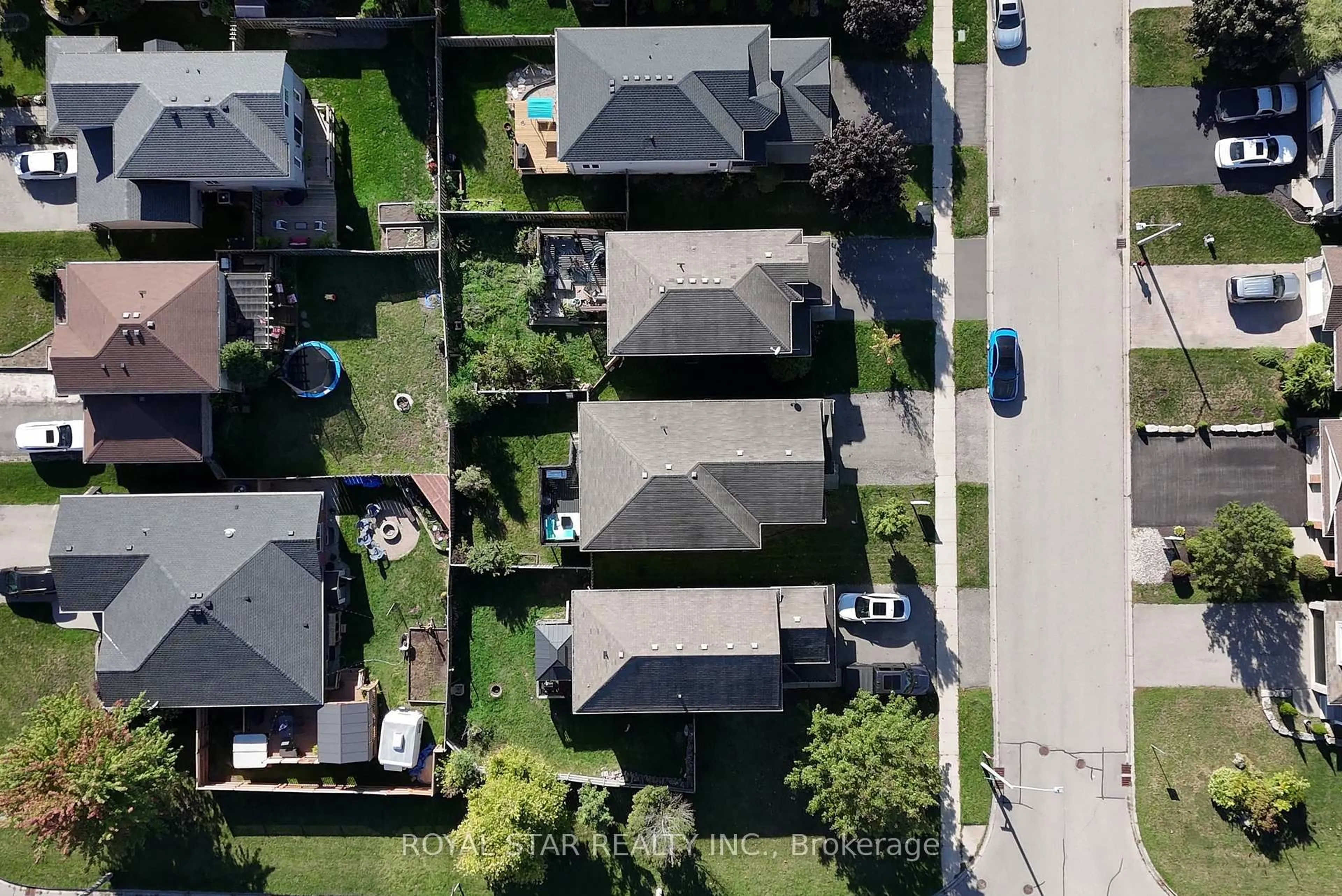 A pic from outside/outdoor area/front of a property/back of a property/a pic from drone, street for 3 Kerr Cres, Ingersoll Ontario N5C 4H2