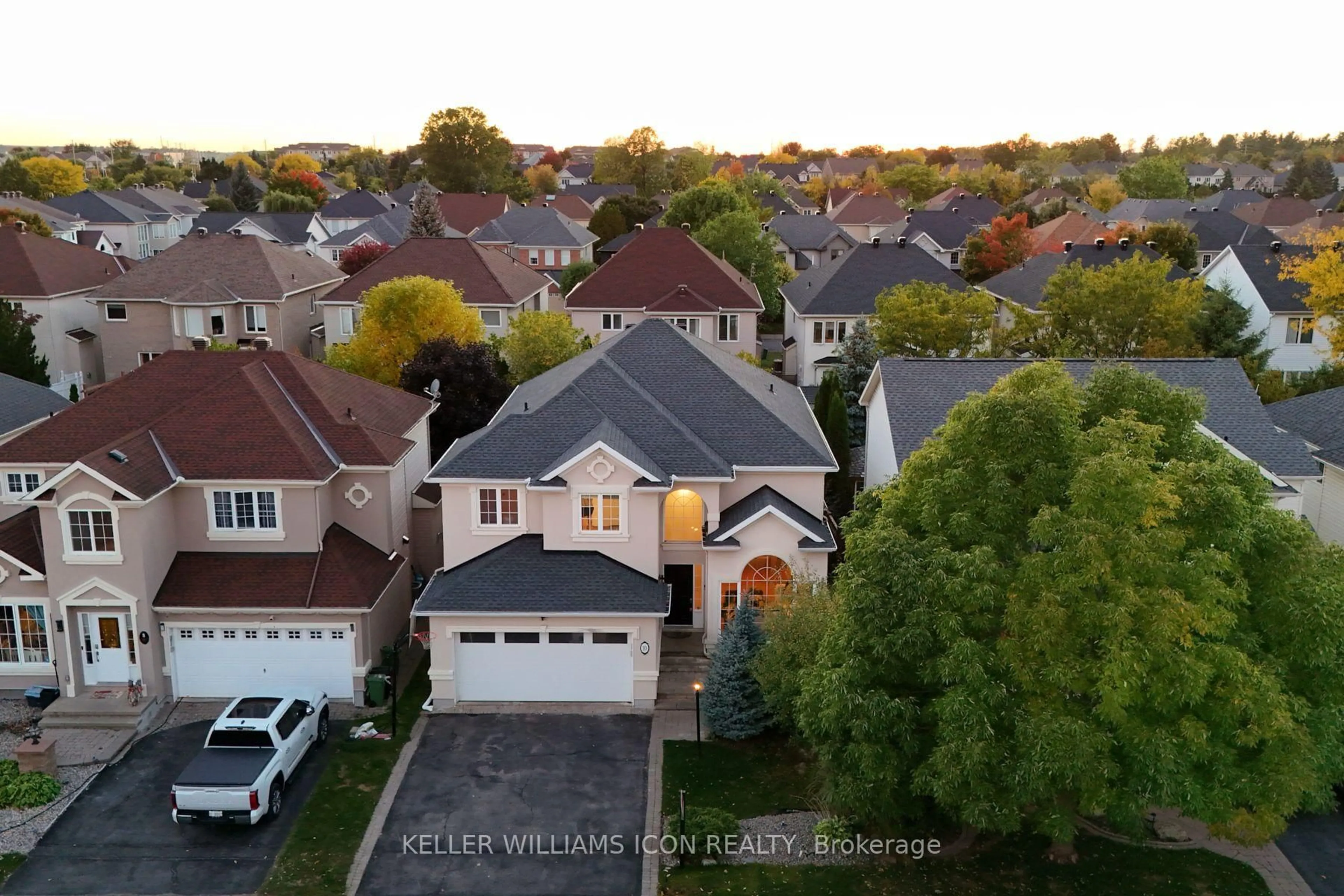 A pic from outside/outdoor area/front of a property/back of a property/a pic from drone, street for 10 Pondhollow Way, Ottawa Ontario K2J 4Y4