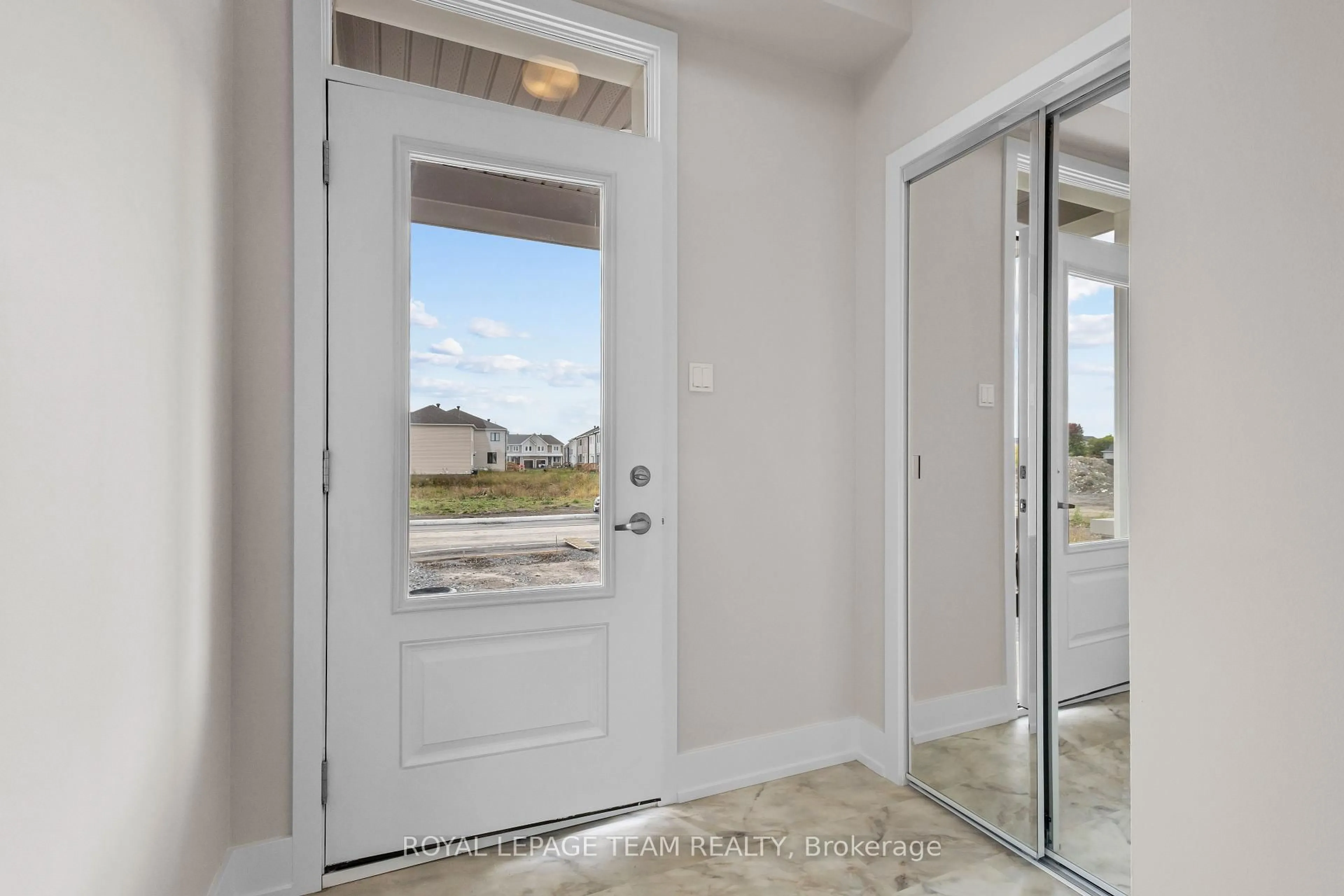 Indoor entryway for 343 CANTERING Dr, Richmond Ontario K0A 2Z0