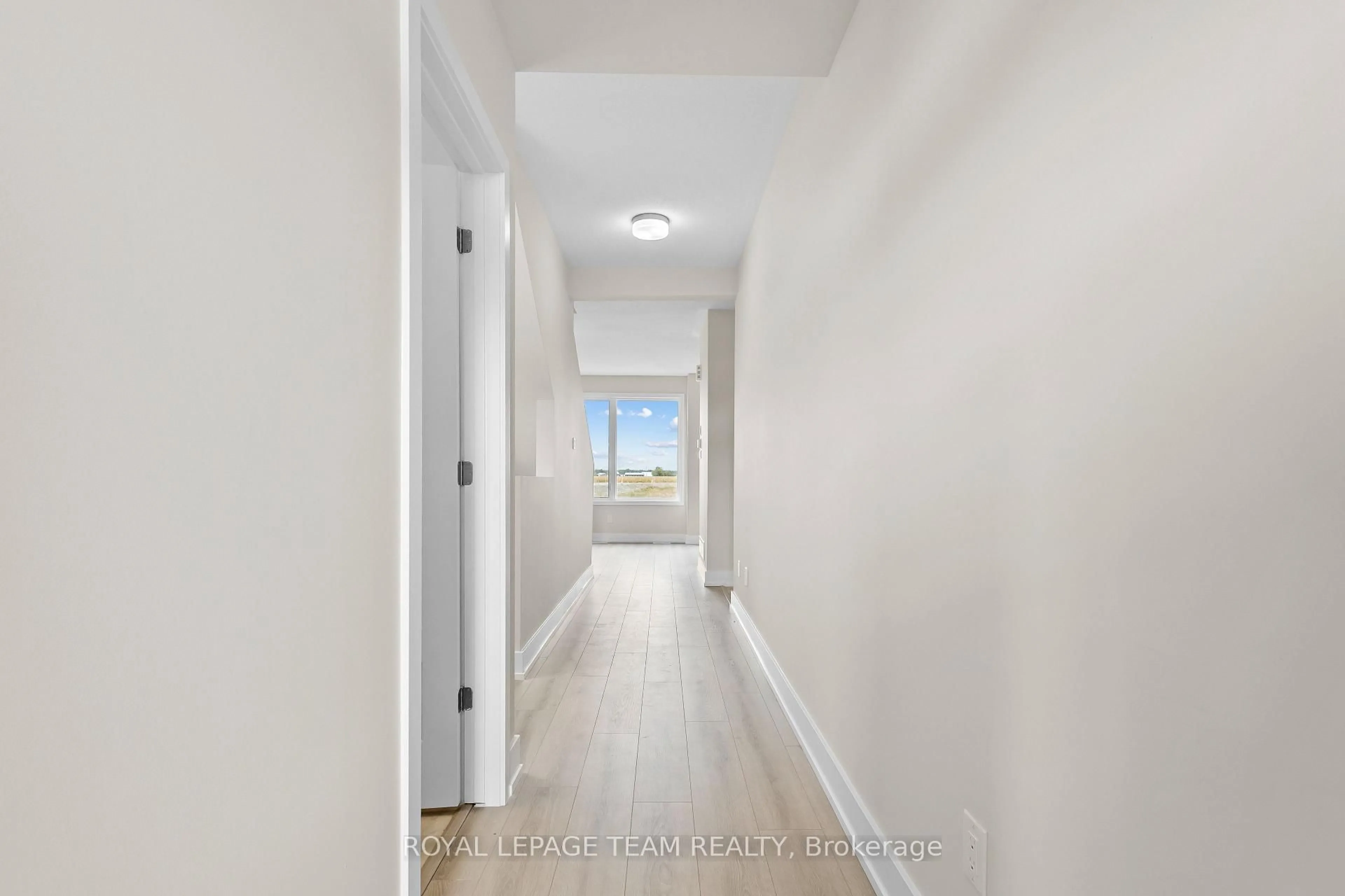 Indoor entryway for 343 CANTERING Dr, Richmond Ontario K0A 2Z0