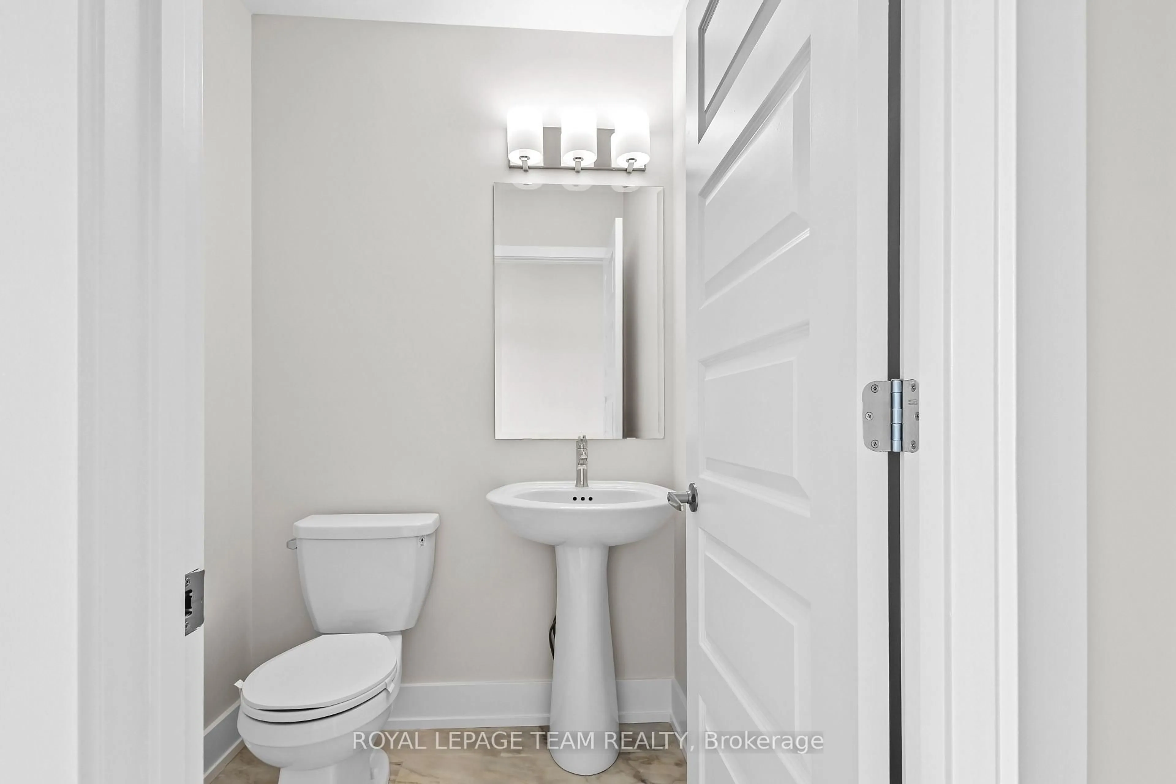 Standard bathroom, unknown for 343 CANTERING Dr, Richmond Ontario K0A 2Z0