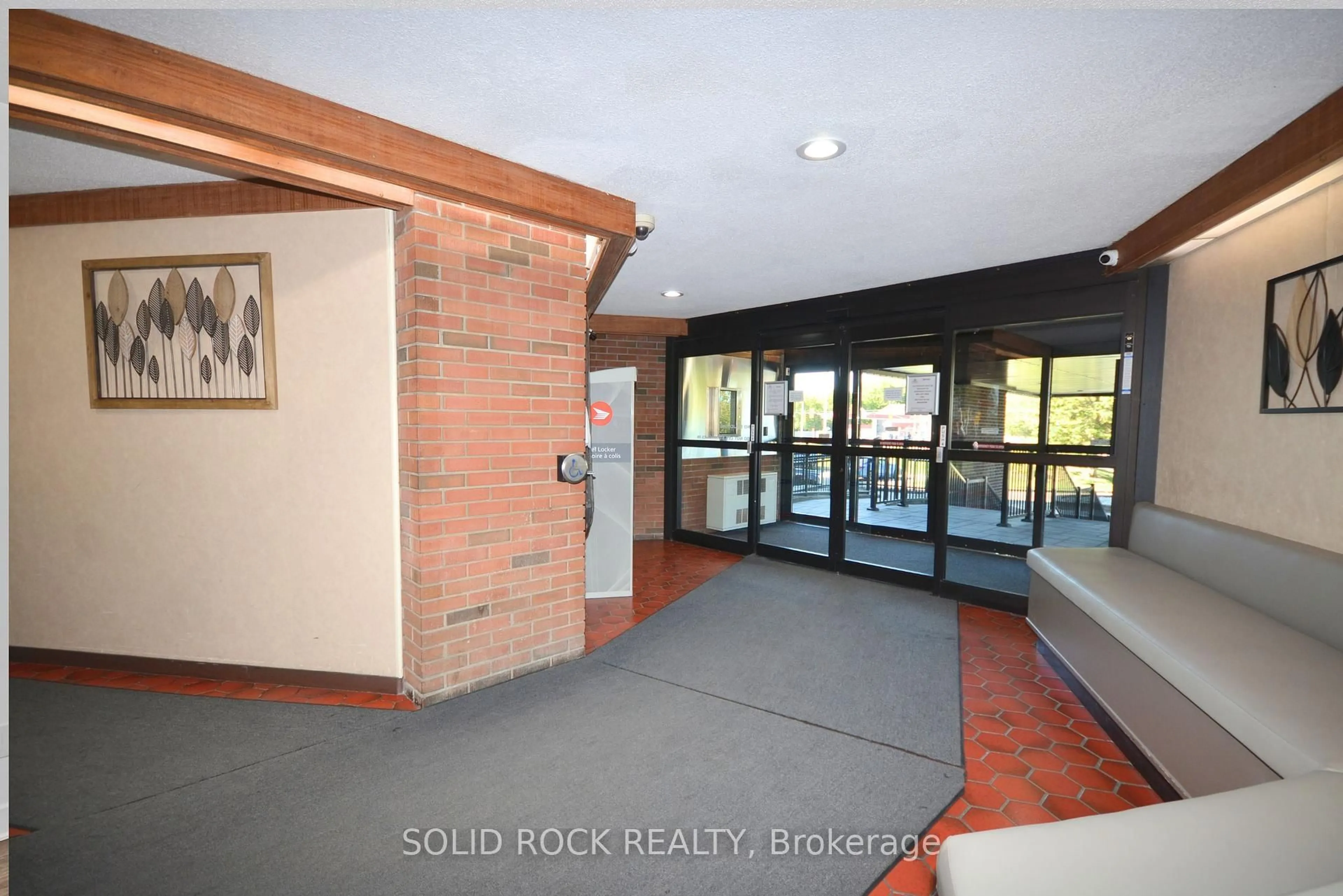 Indoor foyer for 3100 Carling Ave #812, Ottawa Ontario K2B 6J6