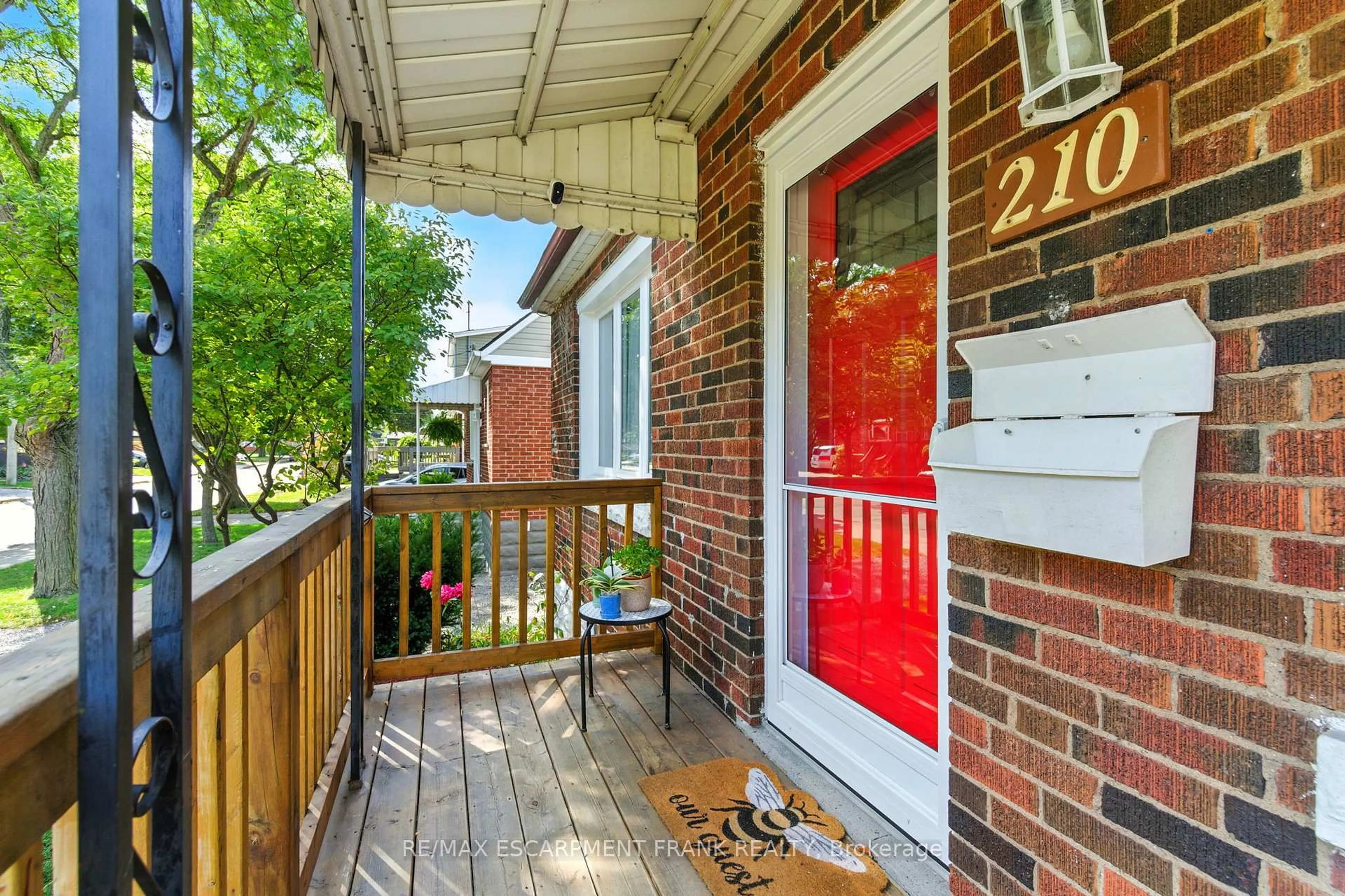 Unknown for 210 EAST 12TH St, Hamilton Ontario L9A 3X6