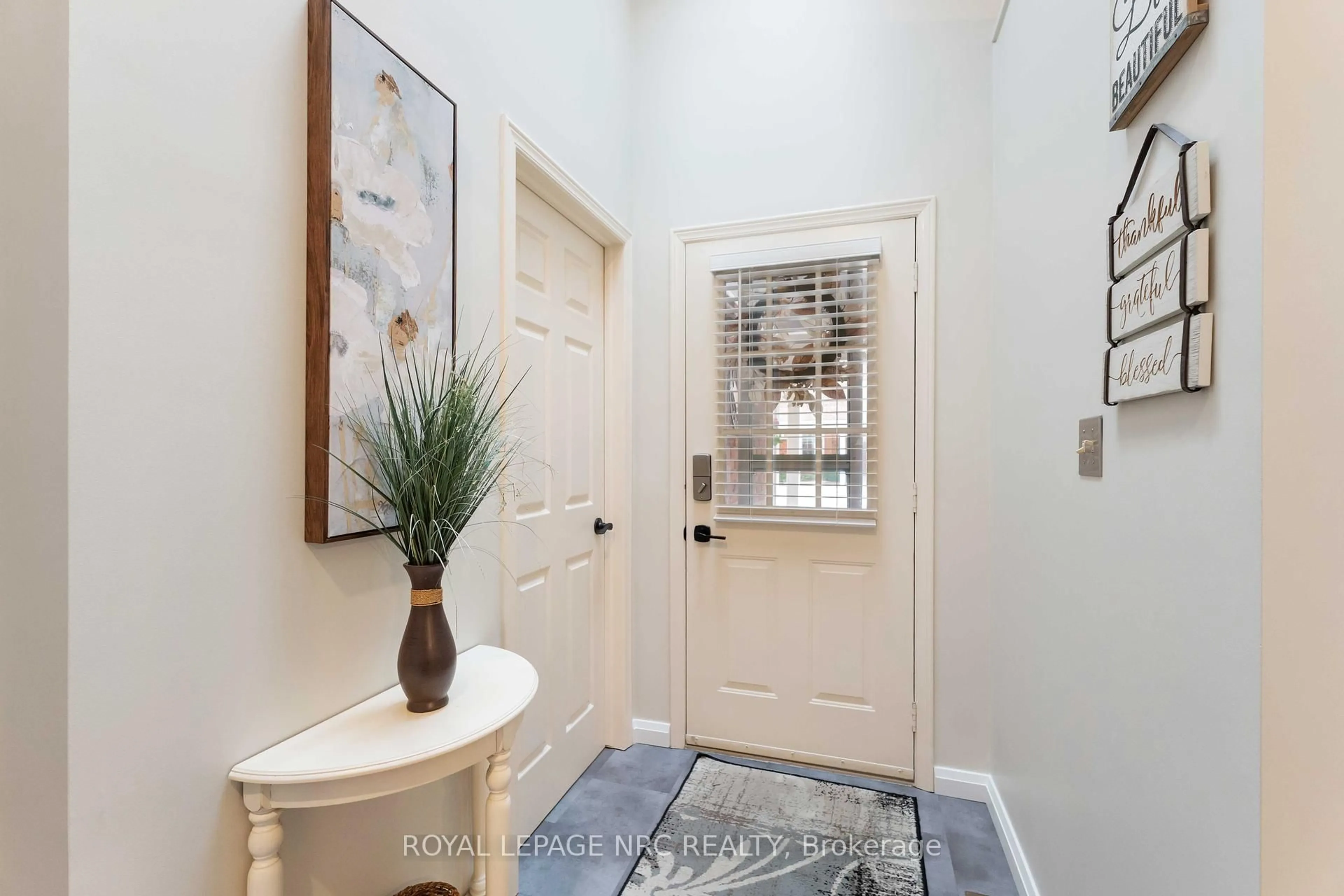 Indoor entryway for 4156 Beechnut Crt, Lincoln Ontario L0R 2C0