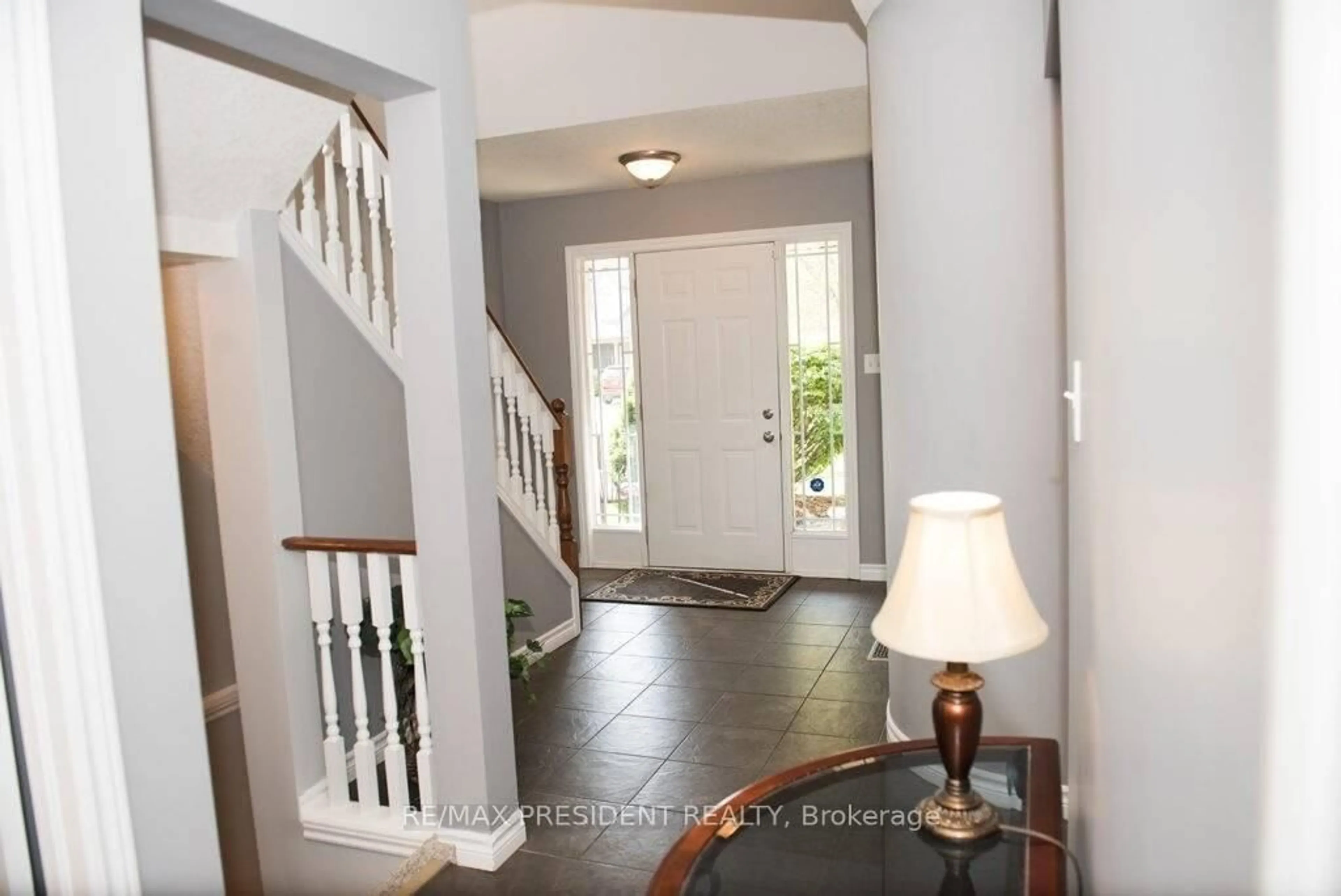 Indoor entryway for 1657 Bayswater Cres, London North Ontario N6G 5N7