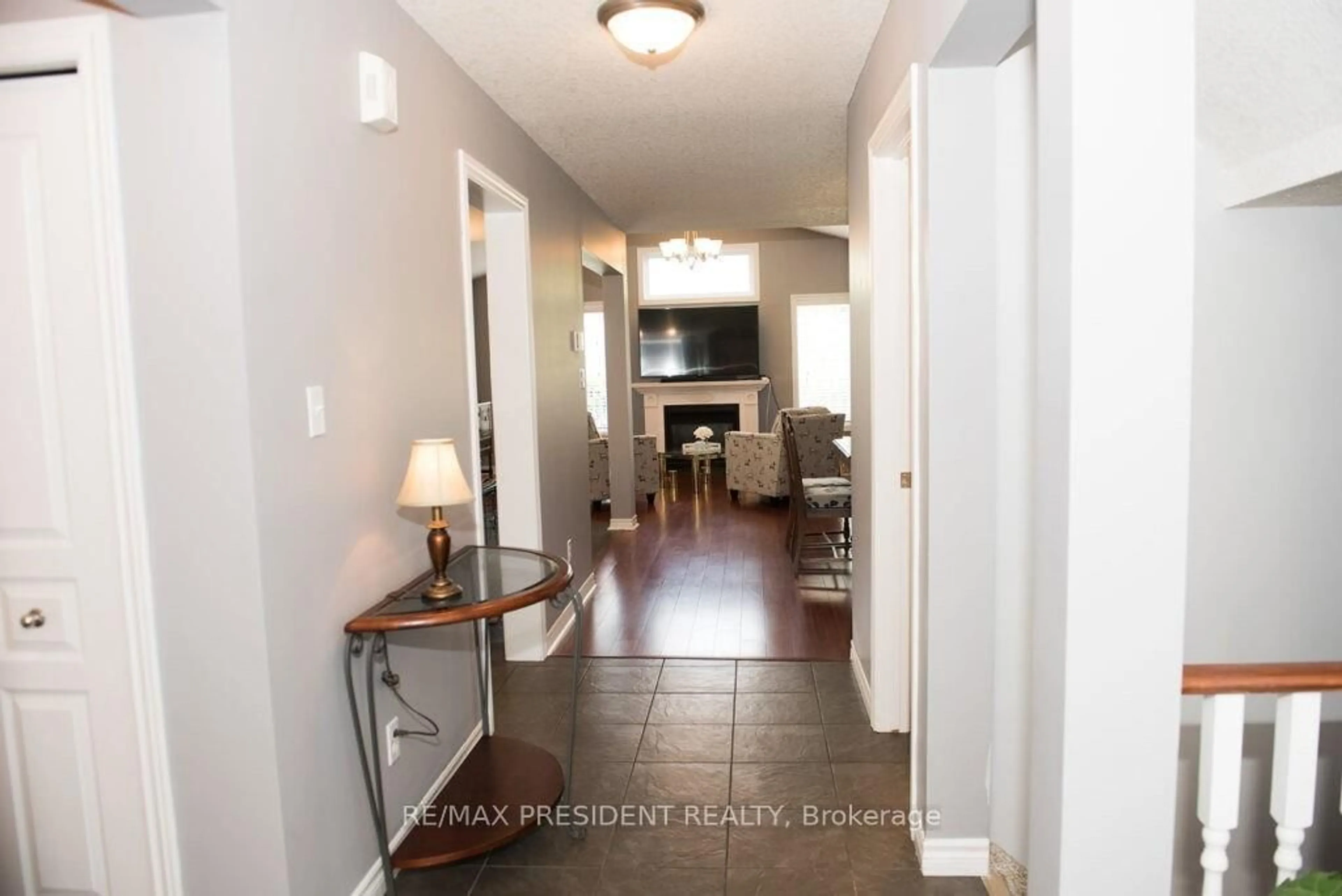 Indoor entryway for 1657 Bayswater Cres, London North Ontario N6G 5N7
