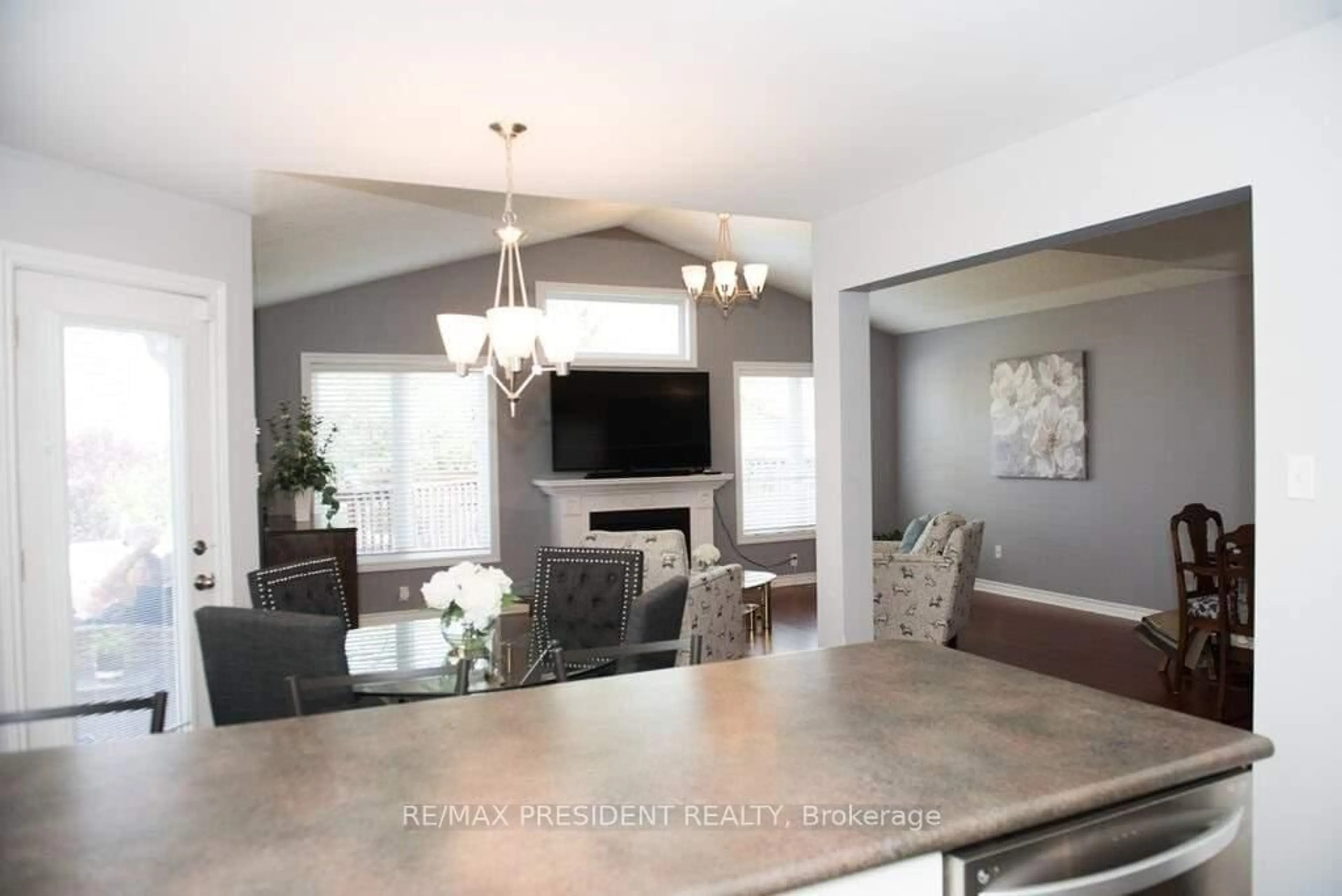 Open concept kitchen, unknown for 1657 Bayswater Cres, London North Ontario N6G 5N7
