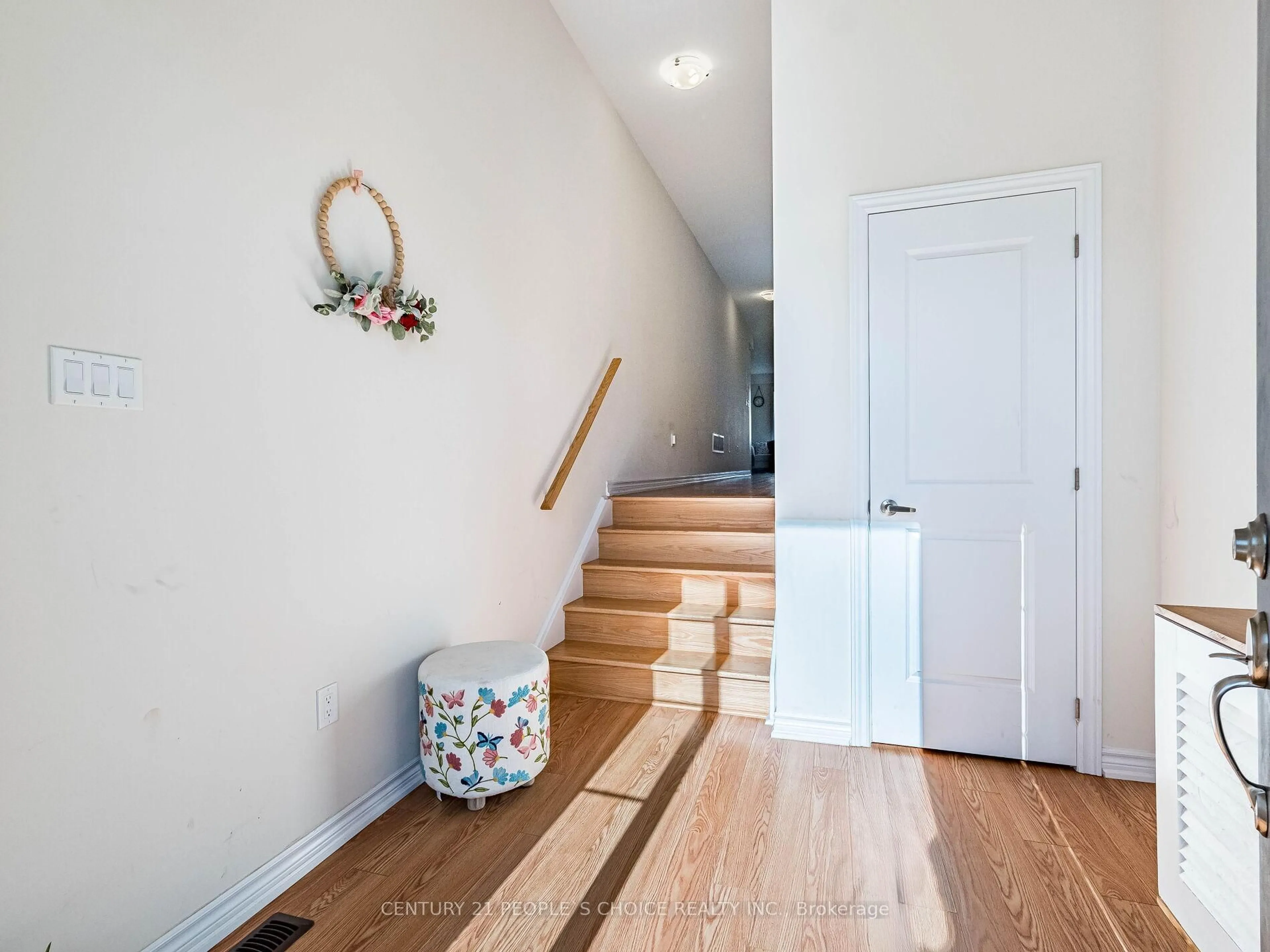 Indoor entryway for 25 Conboy Dr, Erin Ontario N0B 1T0