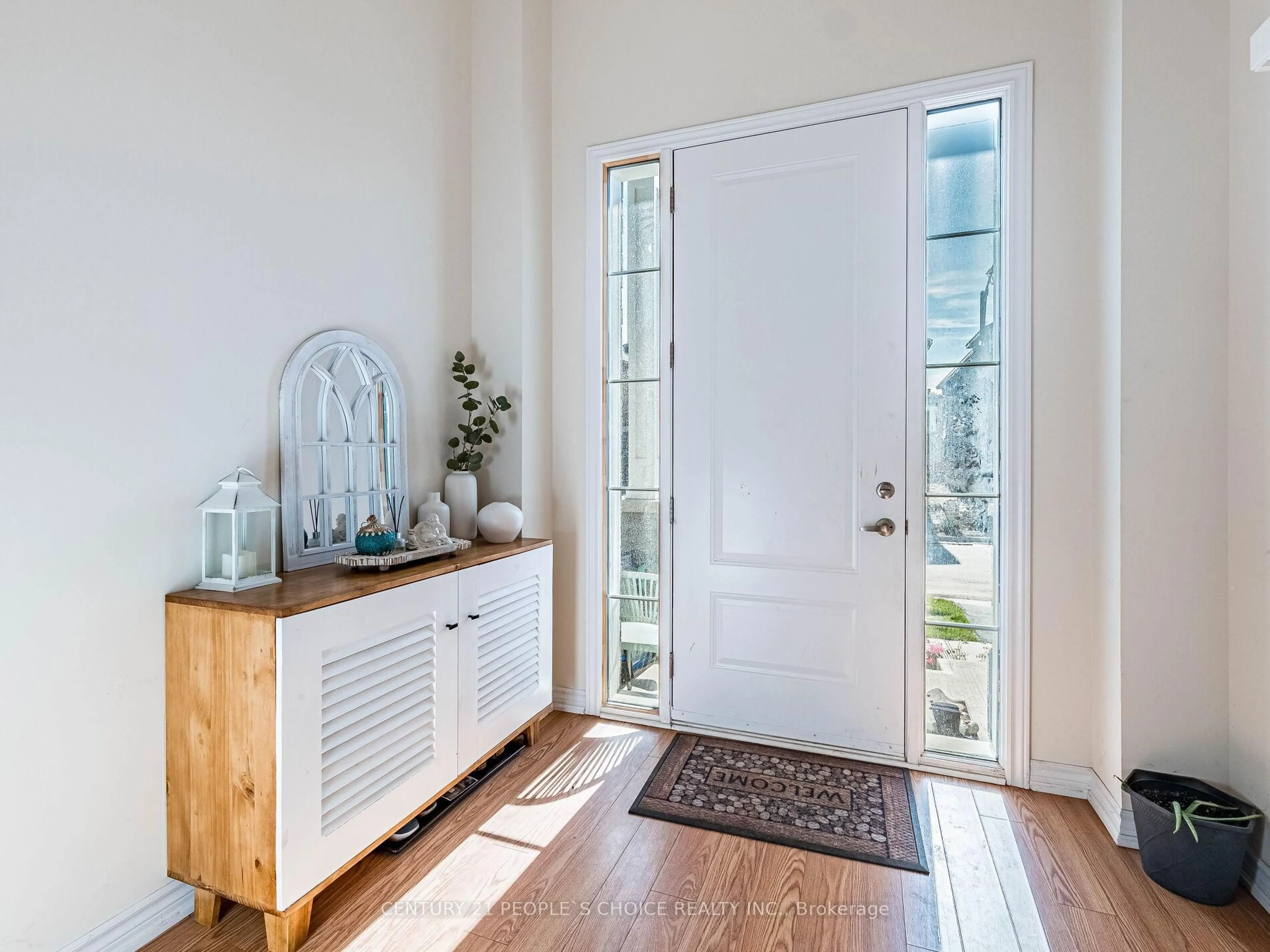 Indoor entryway for 25 Conboy Dr, Erin Ontario N0B 1T0